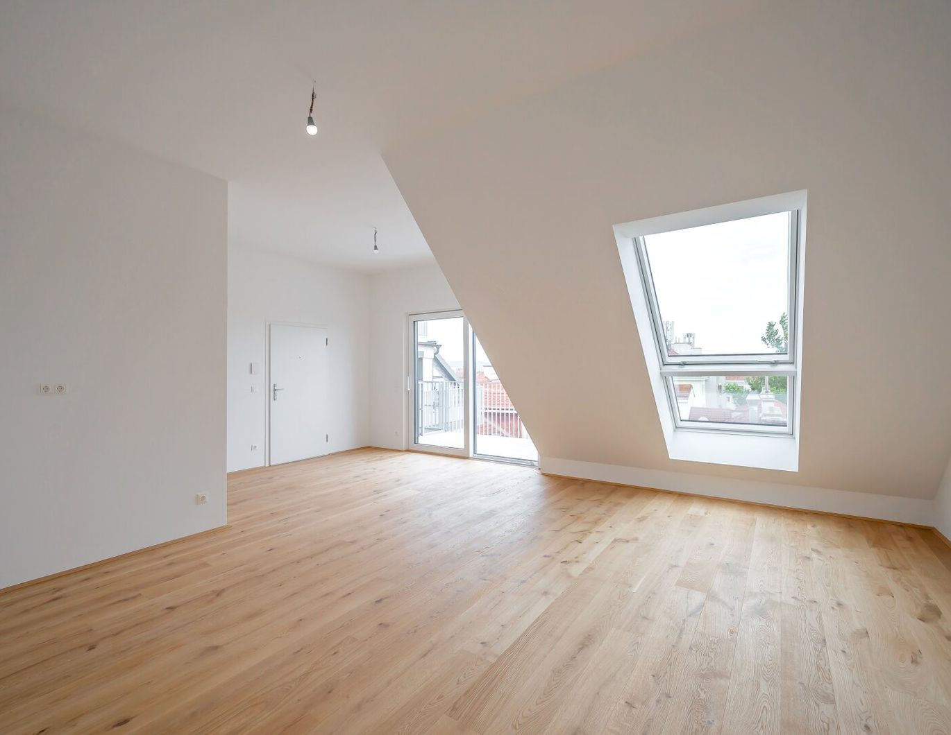 ++FonteFlats++ Fantastic 3-room attic FIRST OCCUPANCY with great roof terrace - near Hauptbahnhof/Central Station
