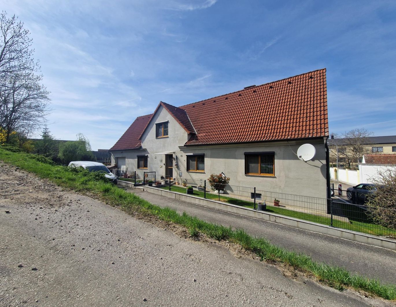 LIEBEVOLLES EINFAMILIENHAUS MIT PARKÄHNLICHEM GARTEN IN TRAUMHAFTER RUHELAGE MIT HERRLICHEM GRÜNBLICK IN ORTSRANDLAGE