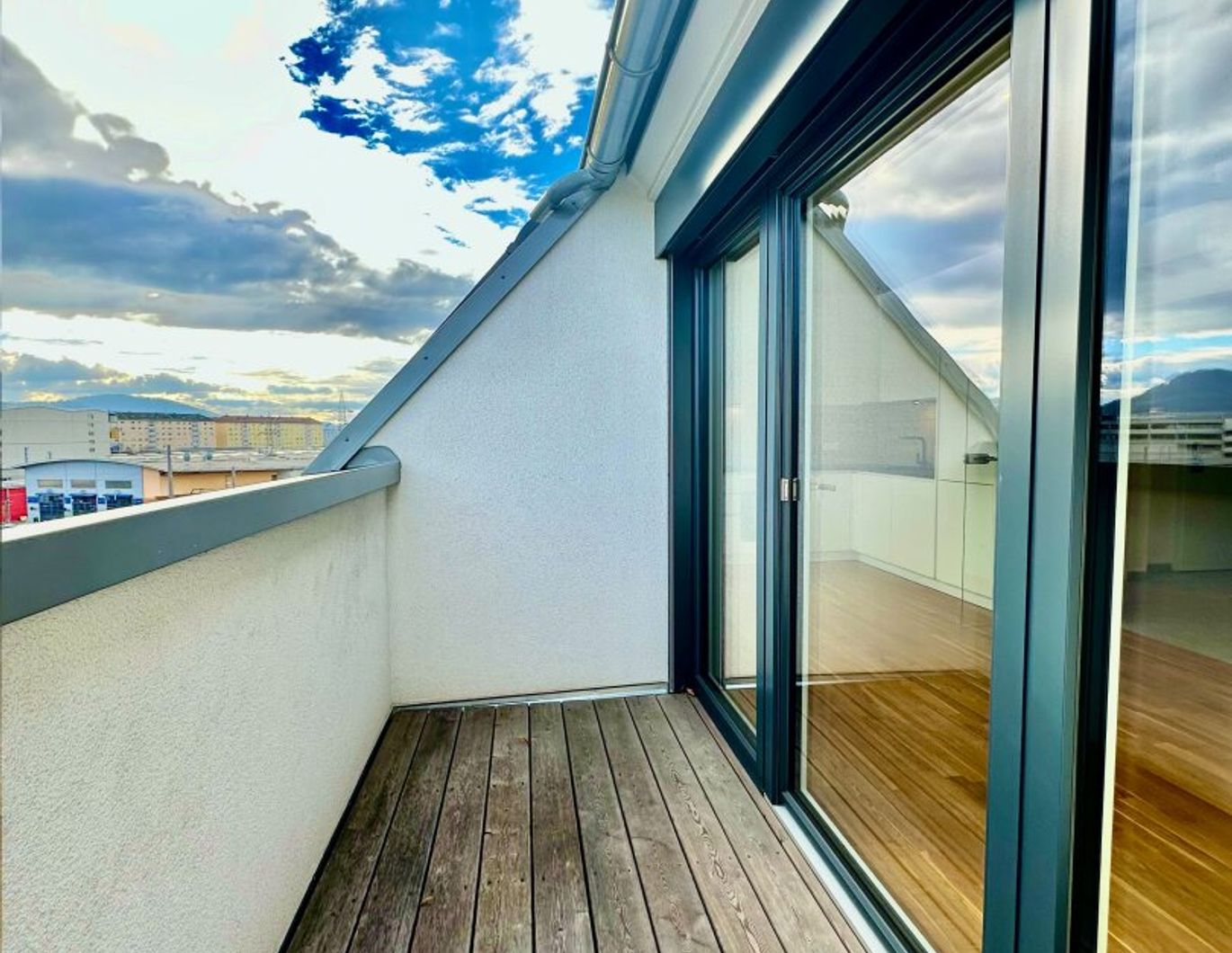 *ANLEGERWOHNUNG* I KLIMA I TERRASSE I SMART-HOME I DESIGN-KÜCHE I MODERNES PENTHOUSE I MODERNES BAD MIT BODENEBENE DUSCHE & FENSTER I