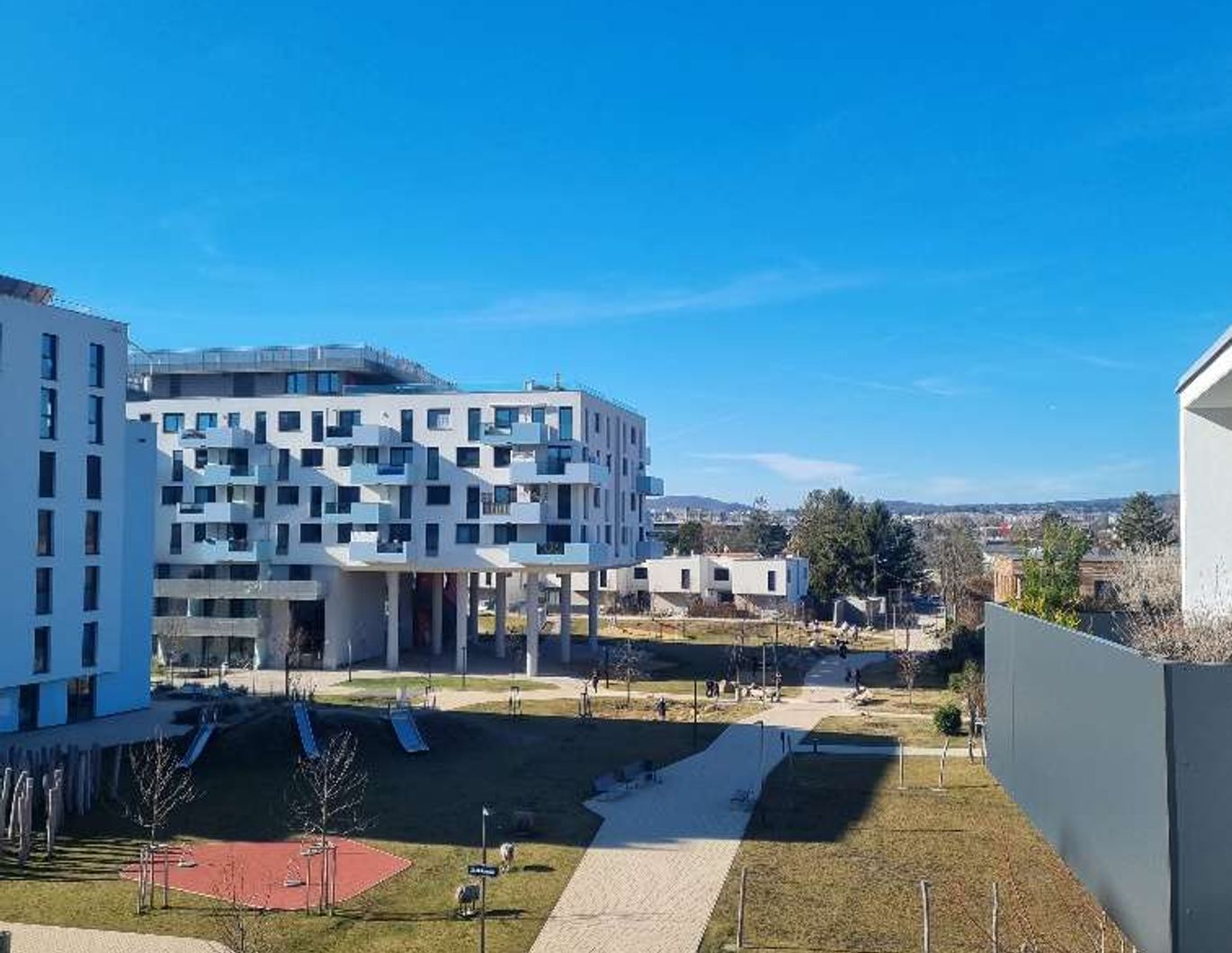 Helle 2-Zimmer Neubau-Wohnung