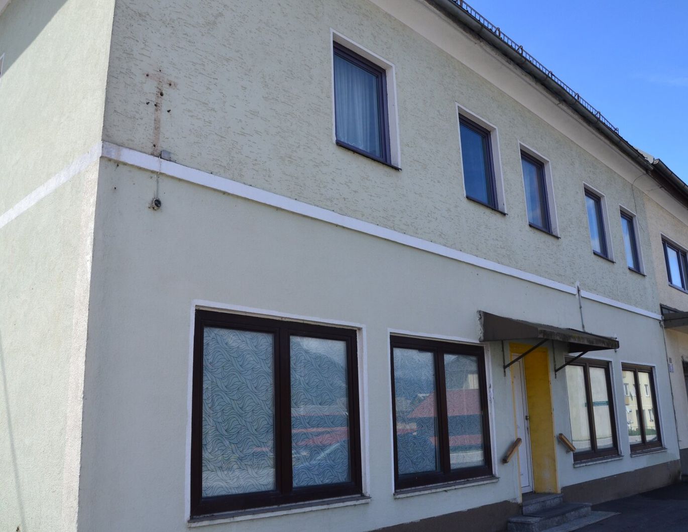 Zweifamilienhaus in Arnoldstein: 250m², Garten, Balkon, 8 Zimmer - Ihr neues Zuhause!
