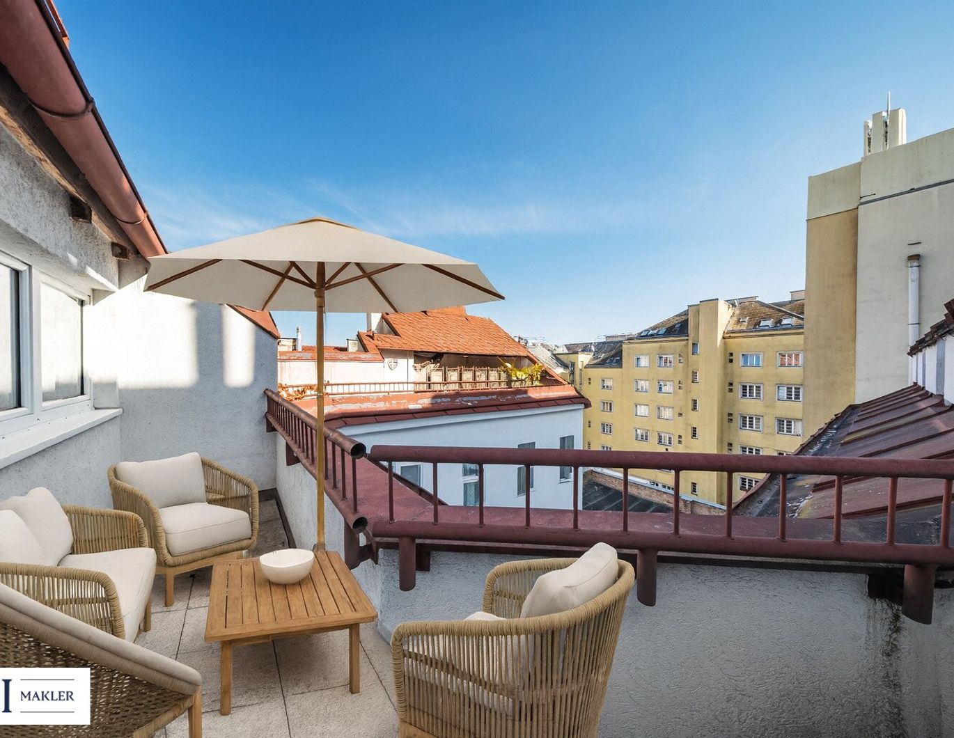 Klausgasse 46: Helle 1,5-Zimmer-Dachgeschoßwohnung mit hofseitiger Terrasse