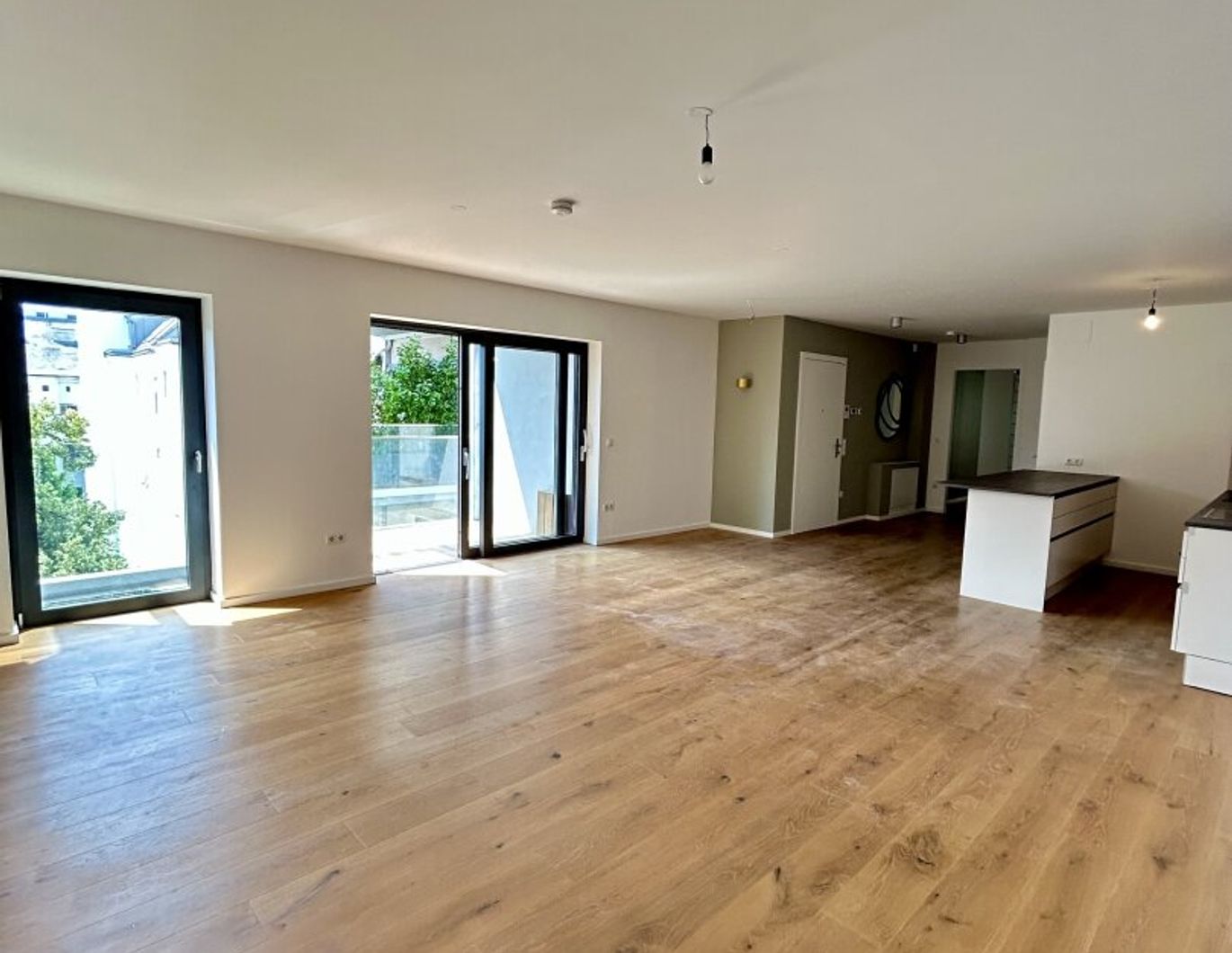 Exklusive Dachgeschosswohnung mit Grün-Blick in Top-Lage - Luxusausstattung