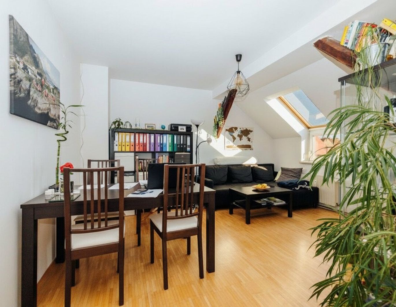 AB 01.02.2026 VERFÜGBAR I DG-WOHNUNG I 8010 GRAZ I AUGARTEN-NÄHE I BADEWANNE I SEHR HELL I TOLLE KÜCHE I BIM VOR DER HAUSTÜRE I PROJEKT WOHNEN