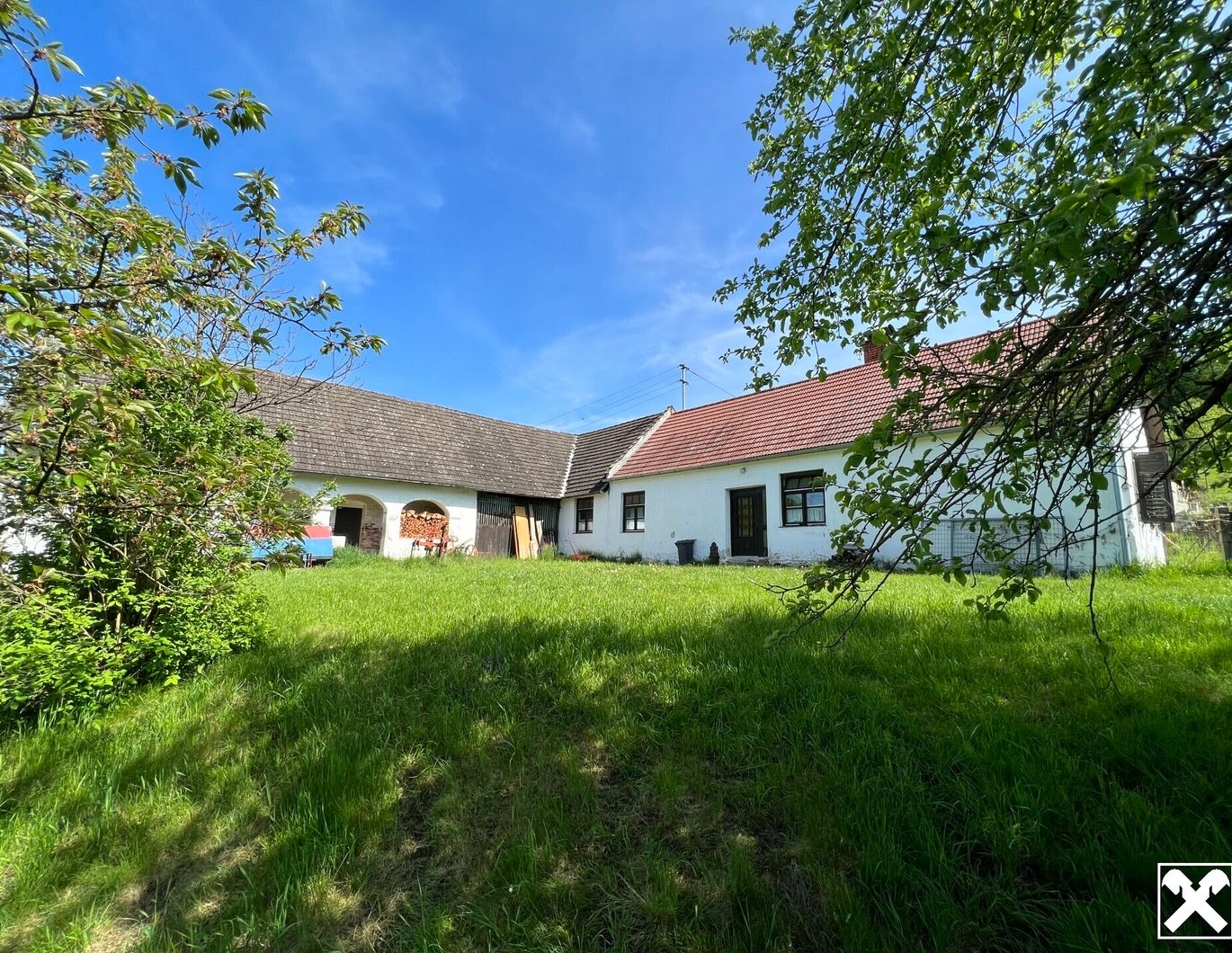 BAUERNHOF MIT GROSSEM BAULAND!
