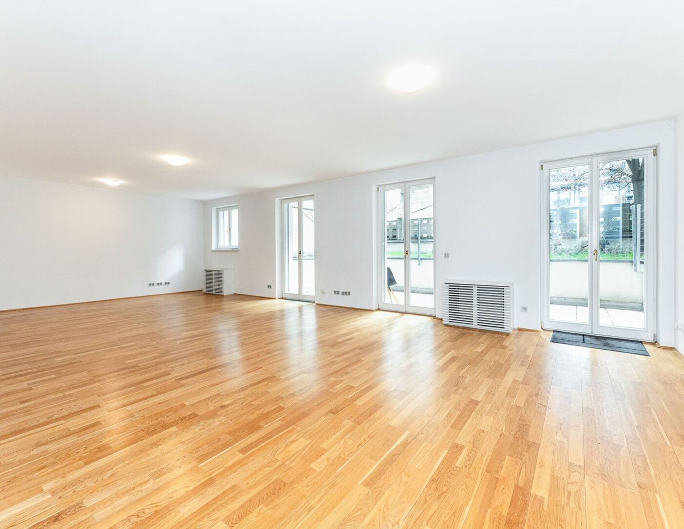 Eleganter Wohntraum mit Eigengarten in Botschaftsviertel mit Parkplatzmöglichkeit