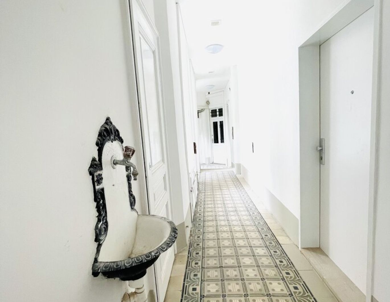 Stadt-Wohnung, 2-Zimmer, sanierungsbefürftig für 200.000 €