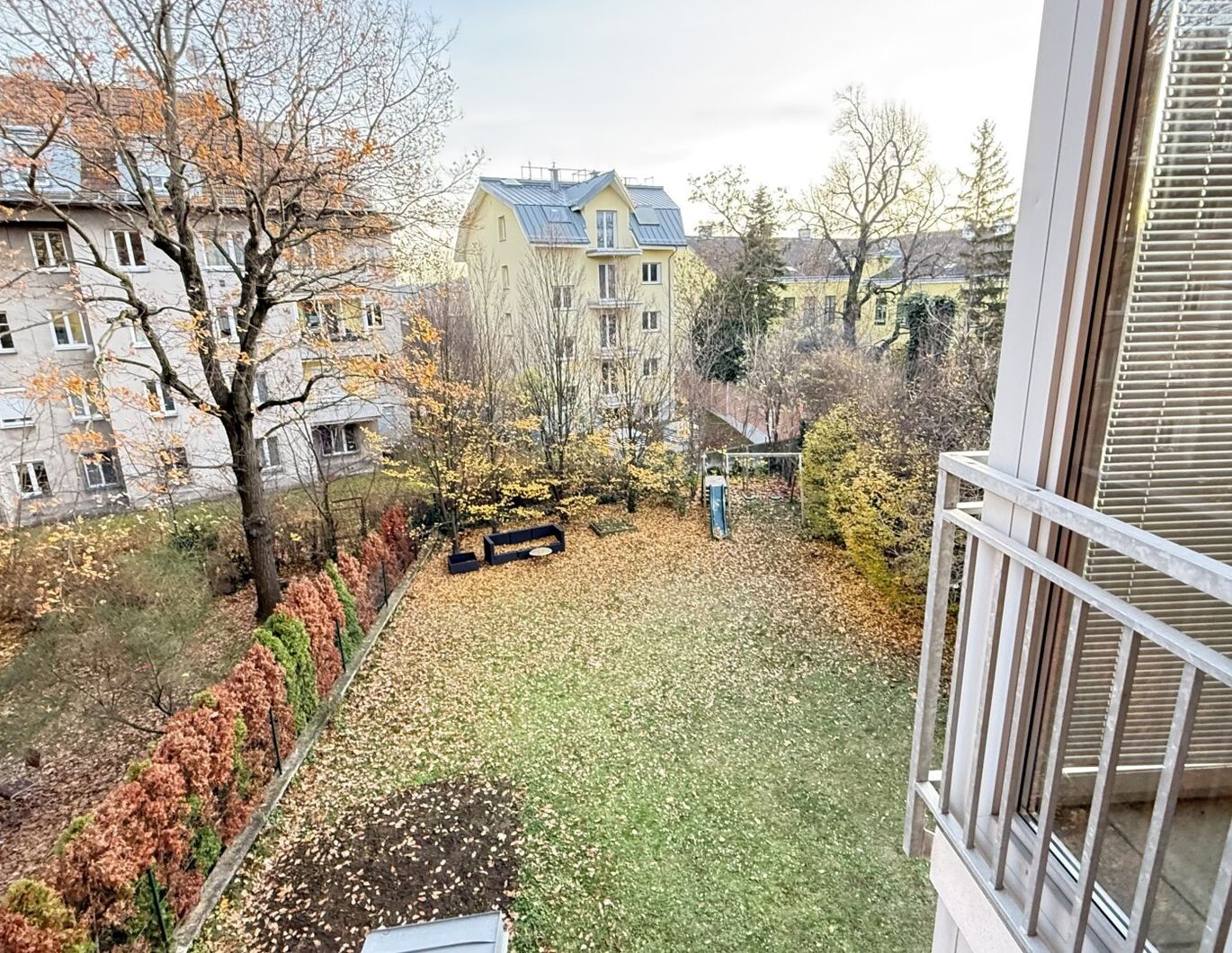 Nahe Schönbrunn: 2-Zimmer-Wohnung mit Balkon und Wintergarten sowie ein opt. Stellplatz!
