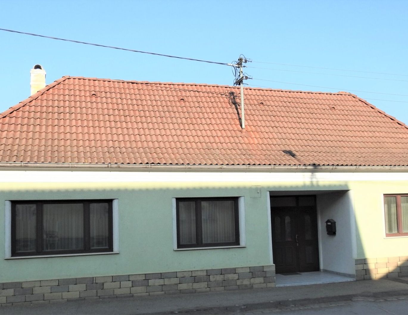 Äußerst gepflegtes Landhaus mit uneinsichtigem Innenhof, Garten, gemauertem Stadel und Nebengebäuden in Obritz in NÖ! Interessant auch für Pferdeliebhaber!