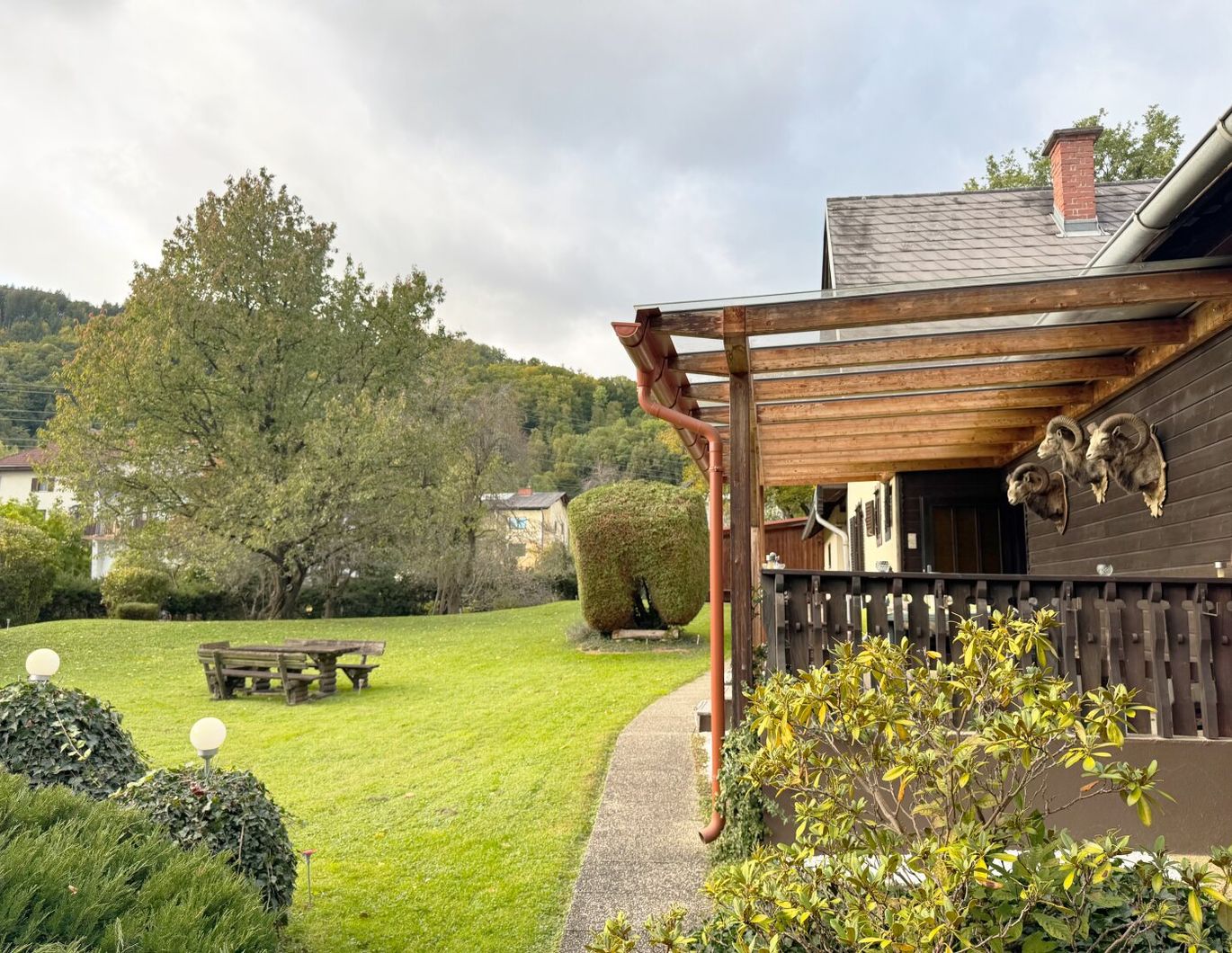 Einfamilienhaus mit großem Grundstück, Doppelgarage und Carport - sonnige Ruhelage in Frohnleiten