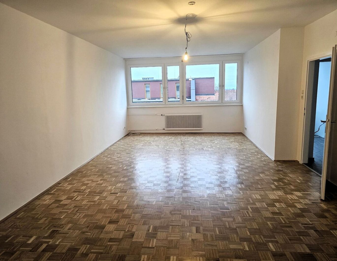 Nähe Hauptbahnhof: Wunderschöner 3 Zimmer-Küche Wohnung-komplett saniert!