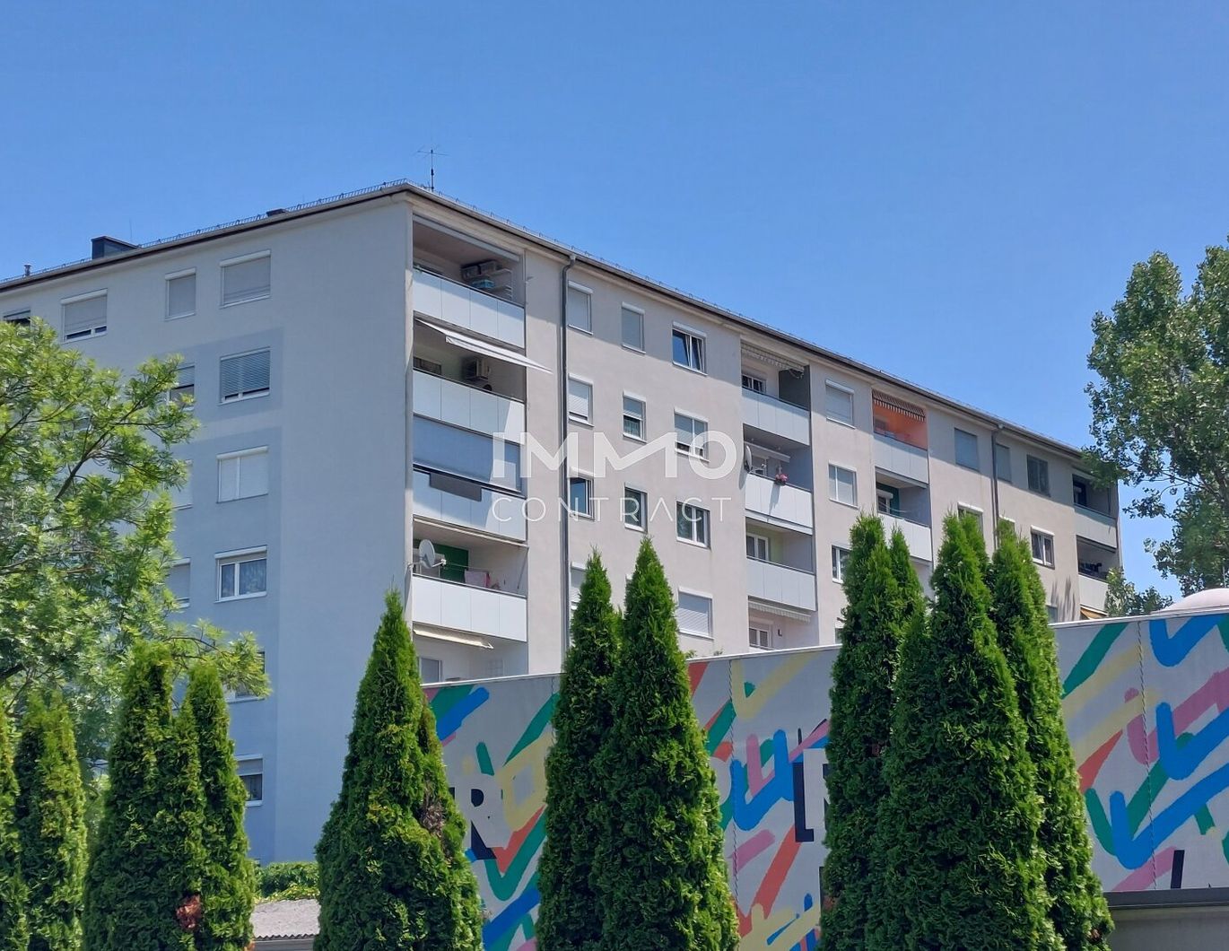 NAHE STADTHALLE: SCHÖNE HELLE 3-ZI. WOHNUNG + WOHNKÜCHE MIT WESTLOGGIA UND PARKPLATZ