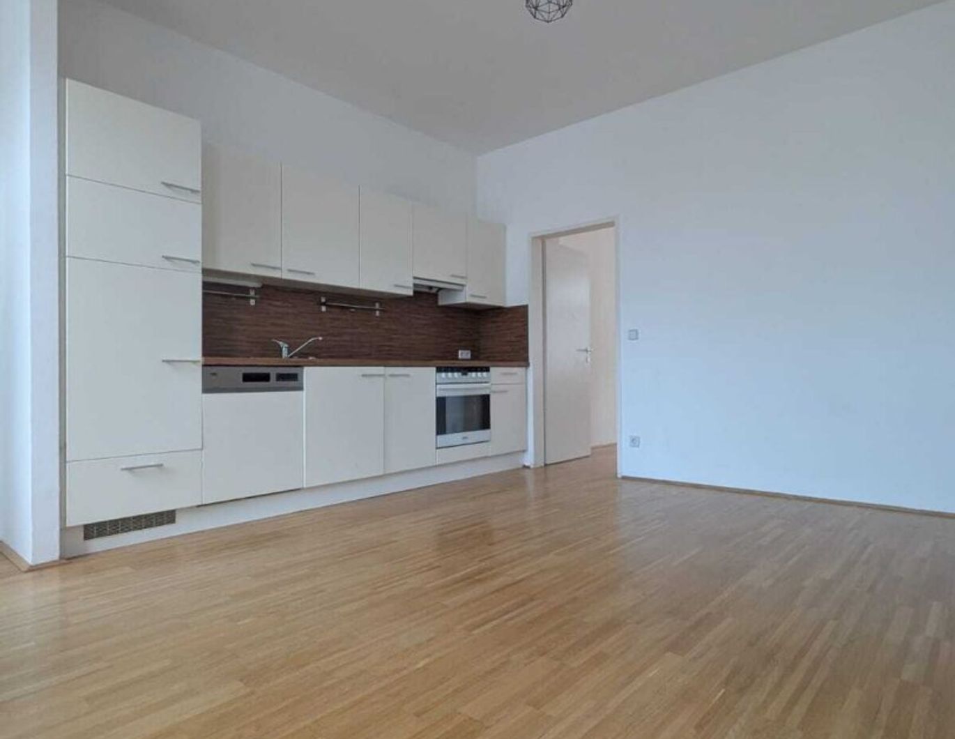 ** ab sofort verfügbar ** unbefristete Altbauwohnung Pezzlgasse // ideal für Single oder Paare ** VIDEO **