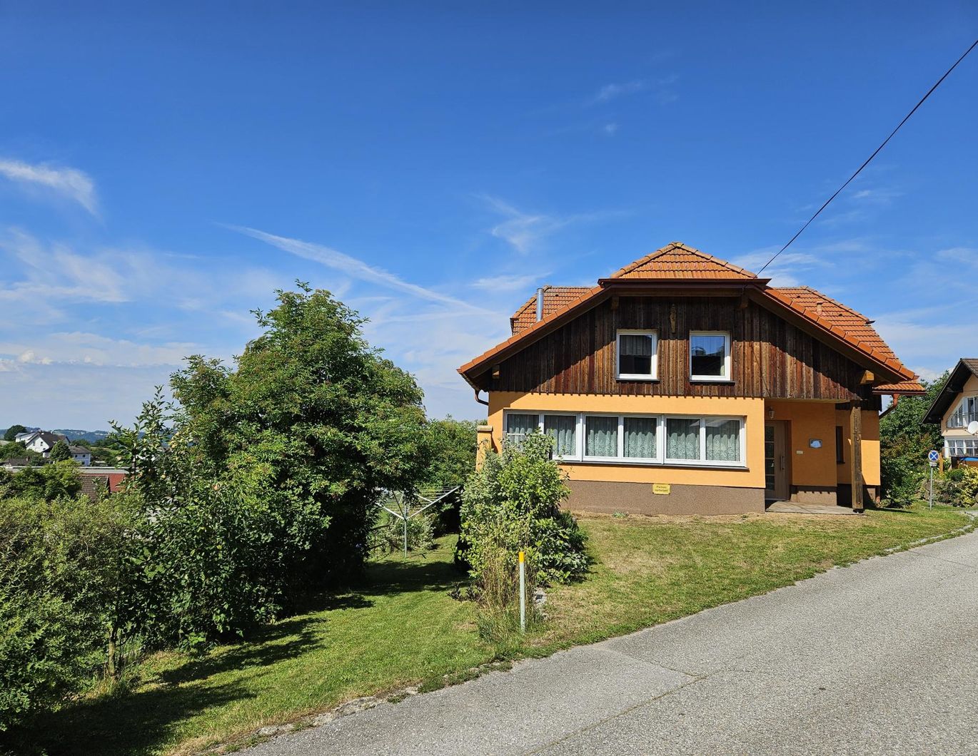 Generalsaniertes Wohnhaus in Zentrumslage