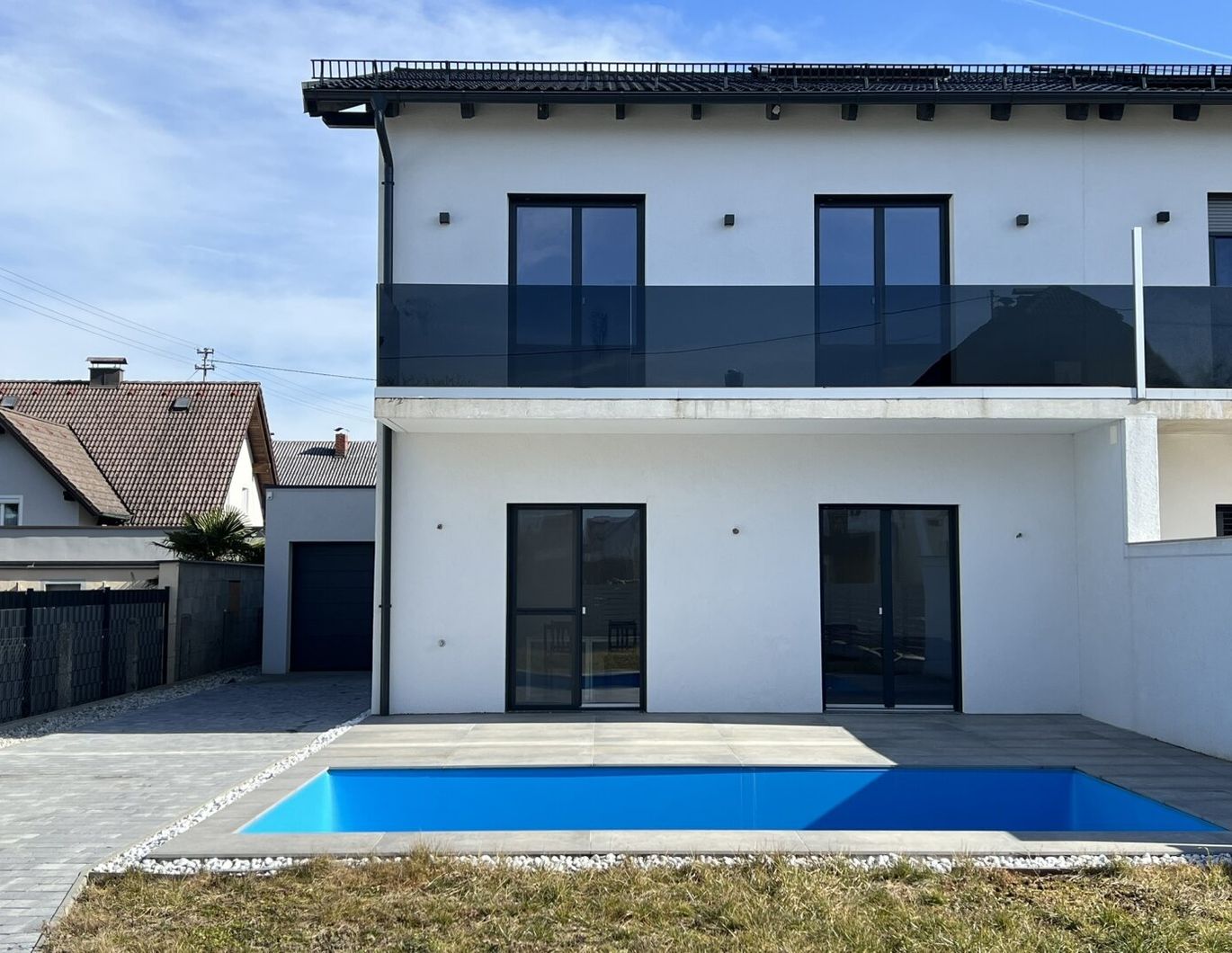 Doppelhaushälfte mit hochwertiger Ausstattung und Swimmingpool