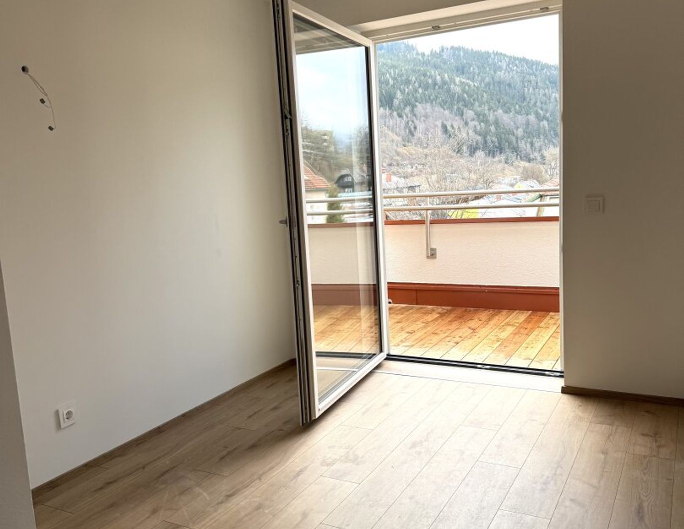 Barrierefrei!!! Erstbezug nach Sanierung! Modernisierte 2-Zimmer-Wohnung in Mürzzuschlag - mit Veranda!