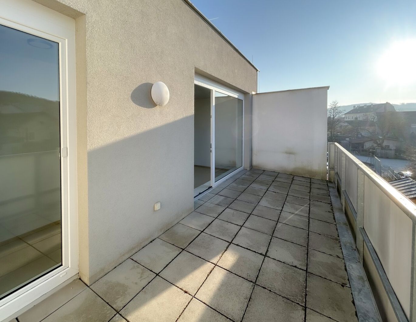 BETREUBARES WOHNEN: helle Wohnung mit zwei Dachterrasse