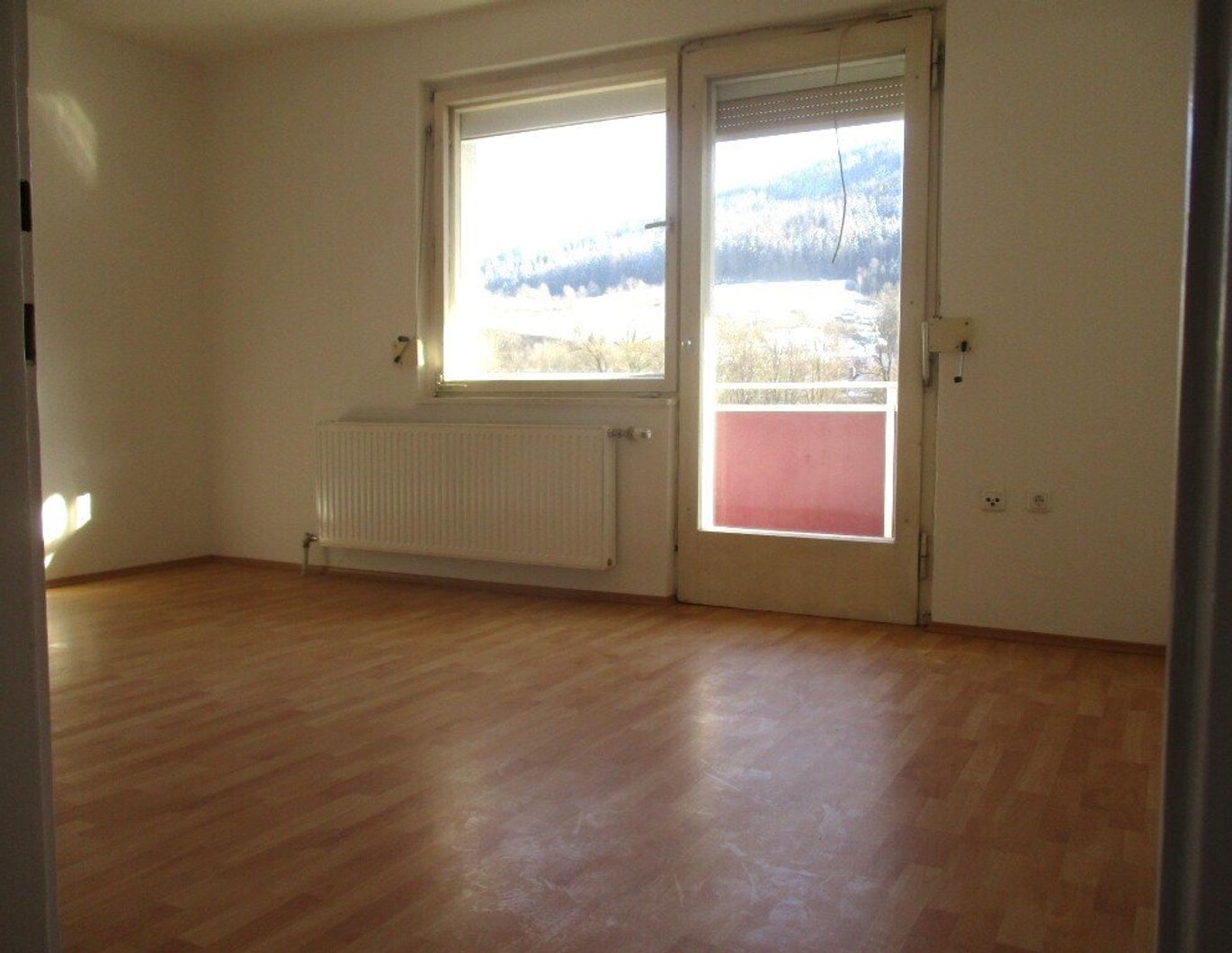 Zentrumsnahe 2-Zimmer-Wohnung mit Küchenblock und Balkon in Kindberg zu mieten !