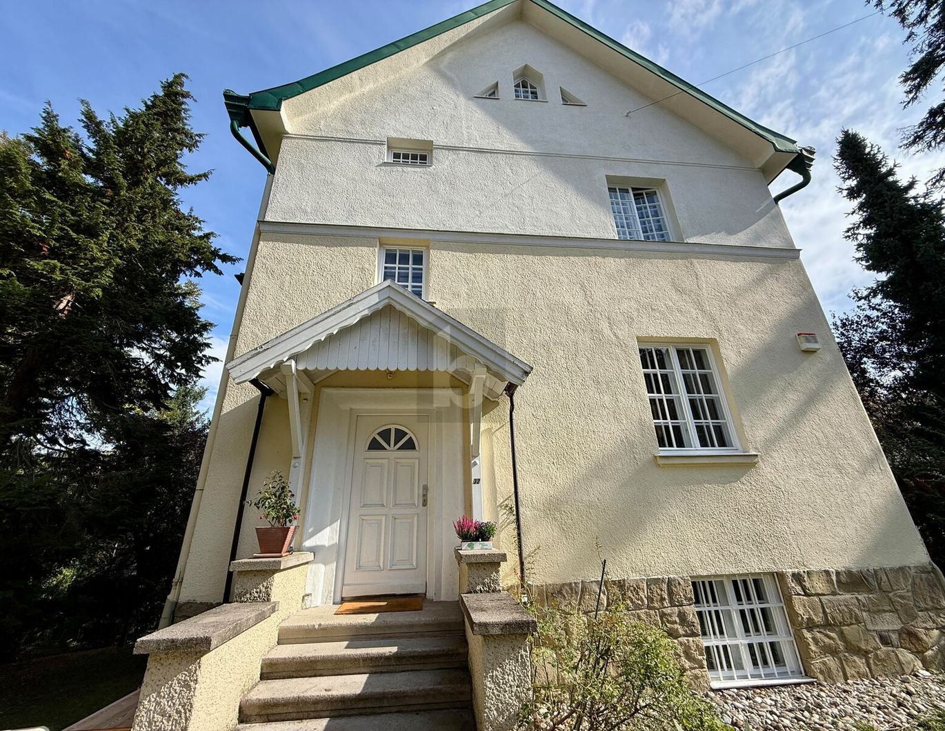 ZWEI HÄUSER OASE MIT WUNDERSCHÖNEM GARTEN