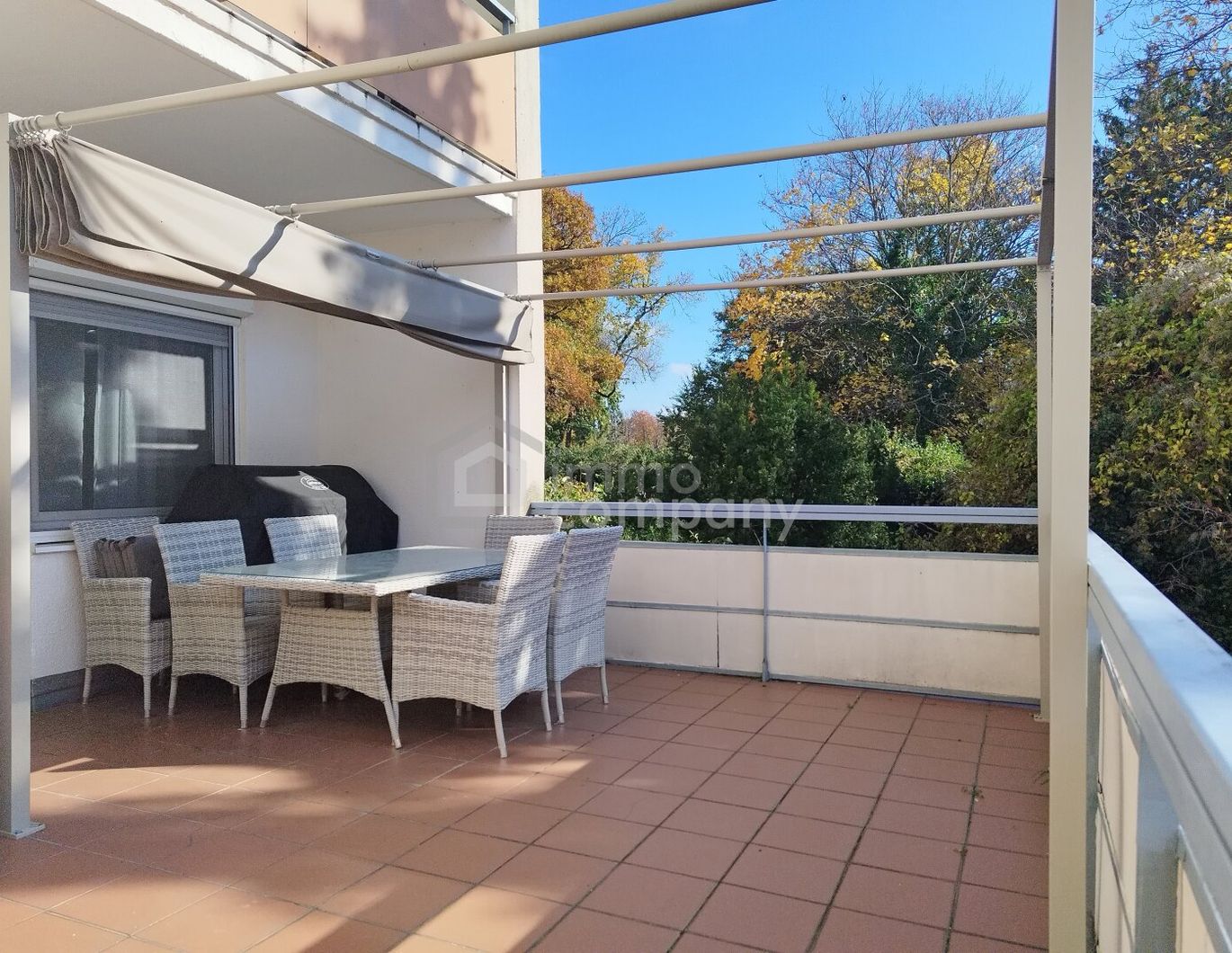 4 Zimmer! Familienwohnung mit großer Terrasse / eigene Garage - generalsaniert