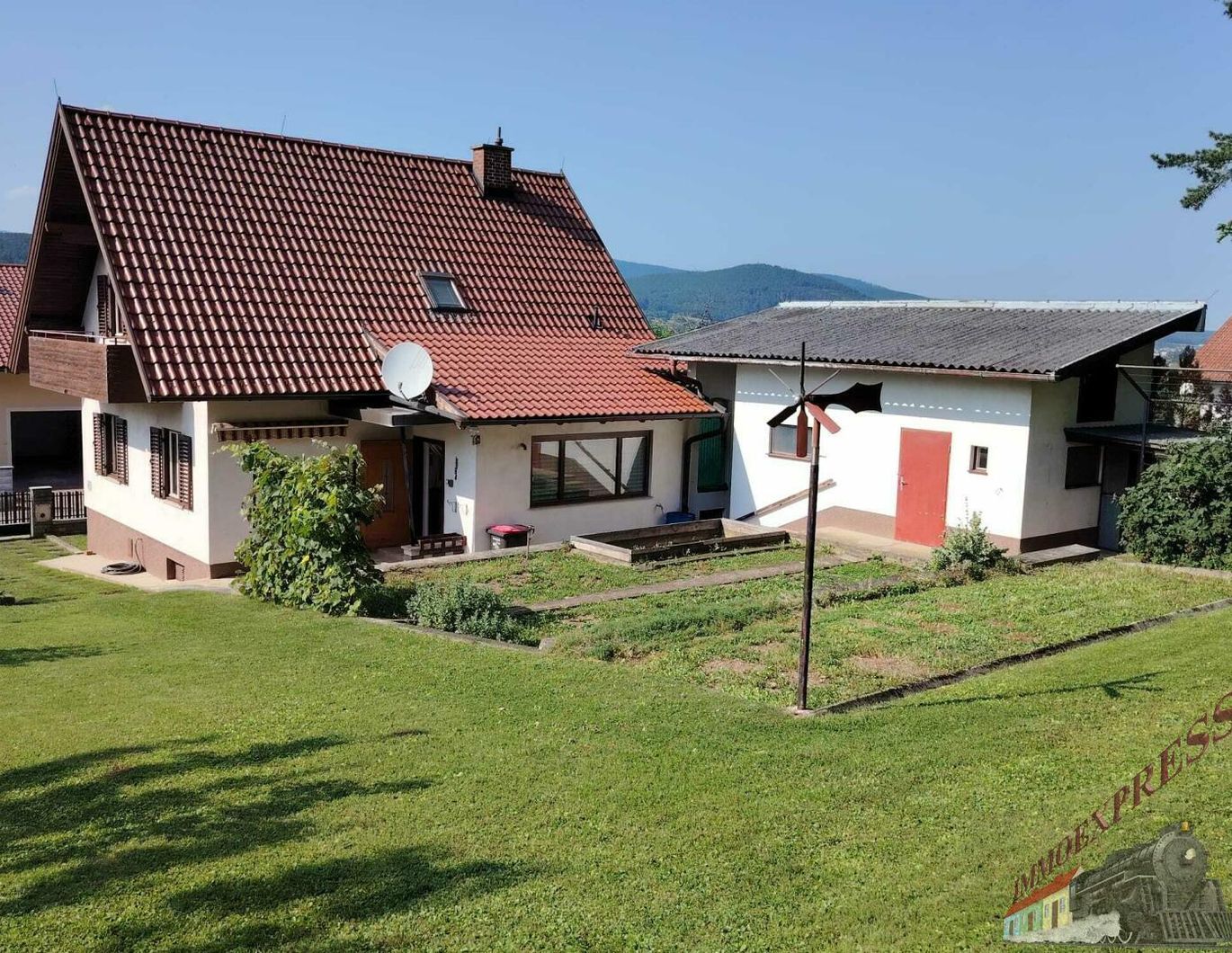 Einfamilienhaus mit großem Grundstück (2 Parzellen) wartet auf Sie! ca. 45min nach Wien!