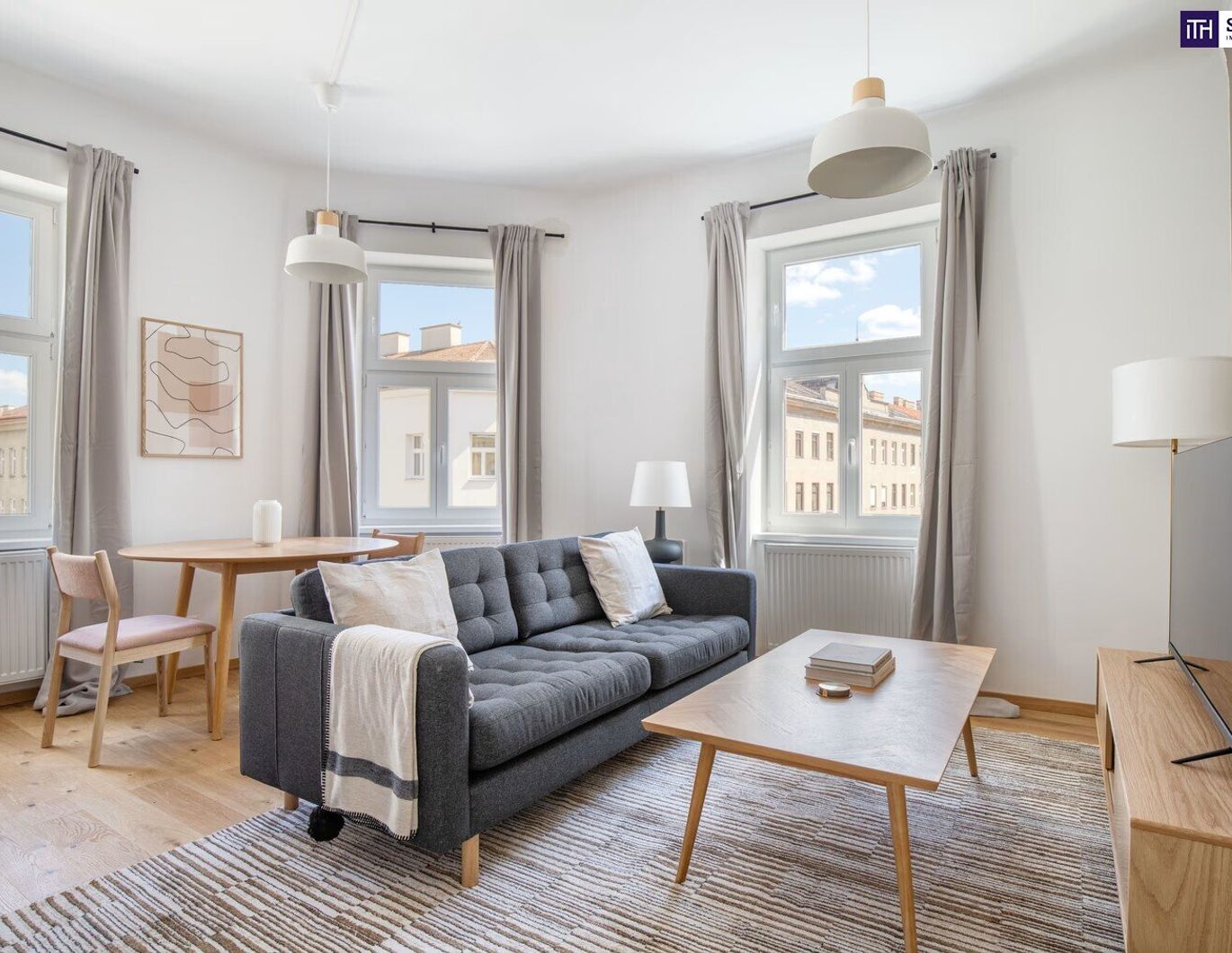 ++ Gepflegte Altbauwohnung in zentraler Lage ++ 2023 komplett saniert + Sonniges Eckwohnzimmer + U-Bahn-Nähe