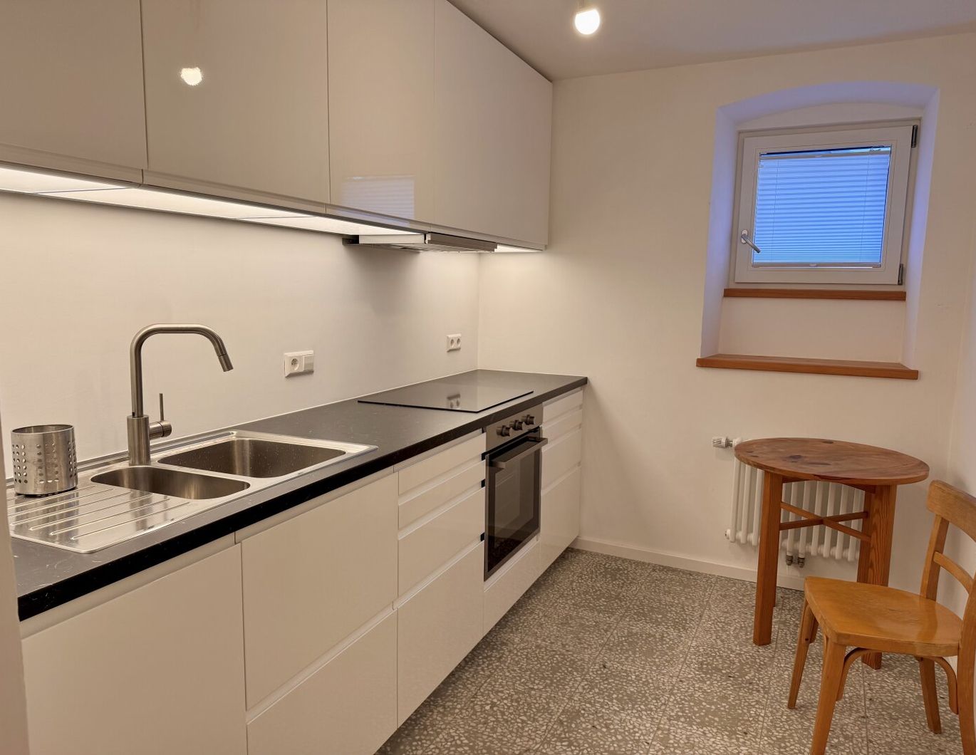 Wunderschöne, seenahe Garconniere mit Altbaucharme