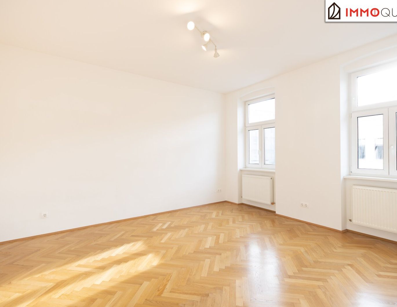 Stilvoll leben mit klassischem Wiener Flair ! Lichtdurchflutete 3-Zimmer-Wohnung mit Fischgrätparkettboden, hohen Räumen & Citynähe