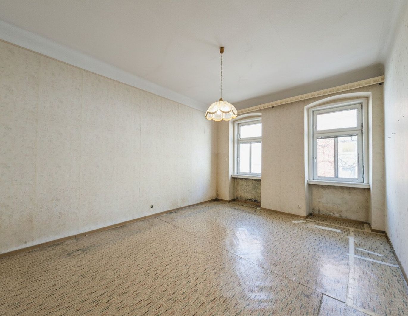 ++NEU++ 1 Zimmer Sanierungsobjekt im Altbau - klein, fein, ausbaufähig!