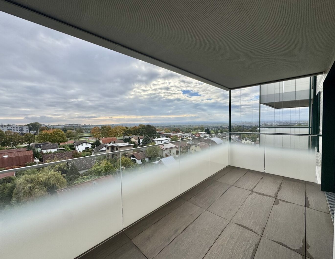 3. Stock mit Ausblick: Erstbezug und provisionsfrei - Luxuriös Wohnen im exklusiven Prachtgarten