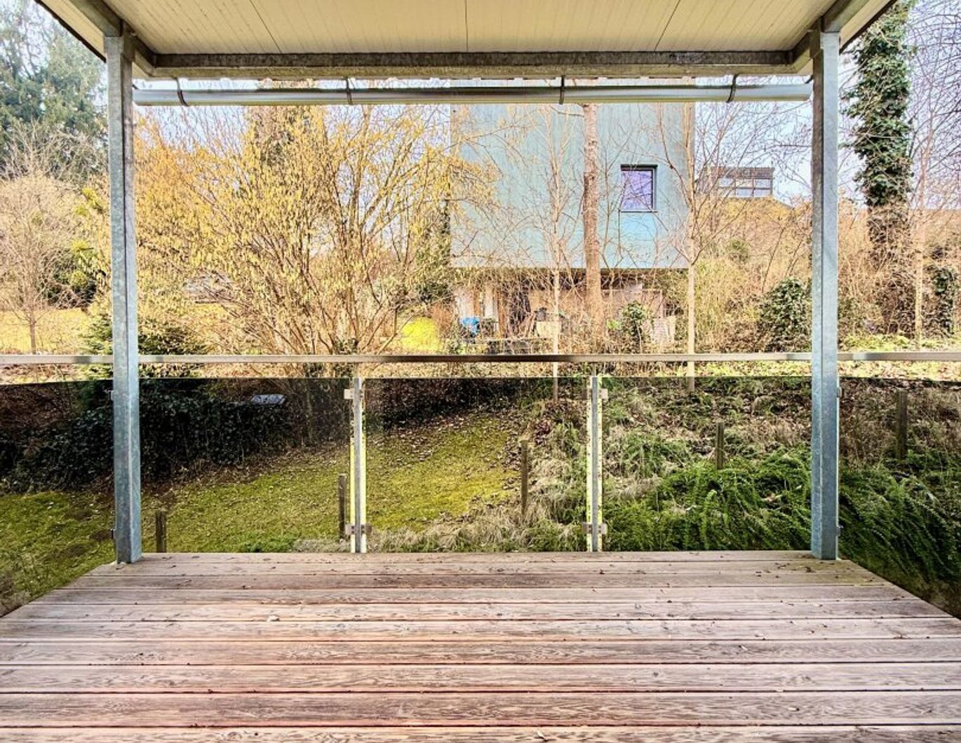 FUßE VOM RUCKERLBERG I DIREKT AM LEONHARDBACH I LKH NÄHE I SÜD-TERRASSE I SACKSTRAßE I ABSOLUTE RUHELAGE I MODERNER GRUNDRISS I EXKLUSIVER NEUBAU I TIEFGARAGE I AB SOFORT VERFÜGBAR I