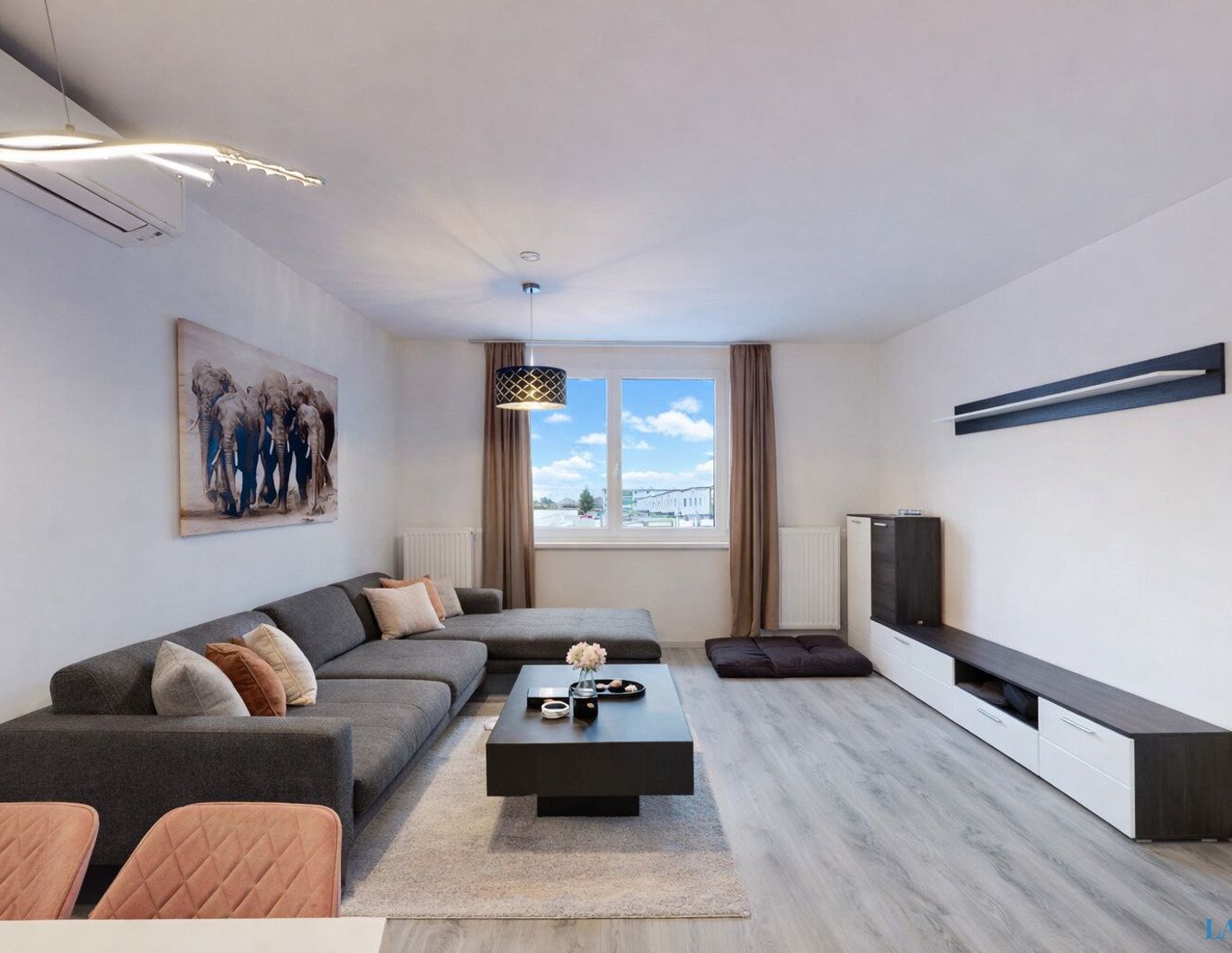 Wunderschöne 2 Zimmerwohnung mit Balkon und Garage