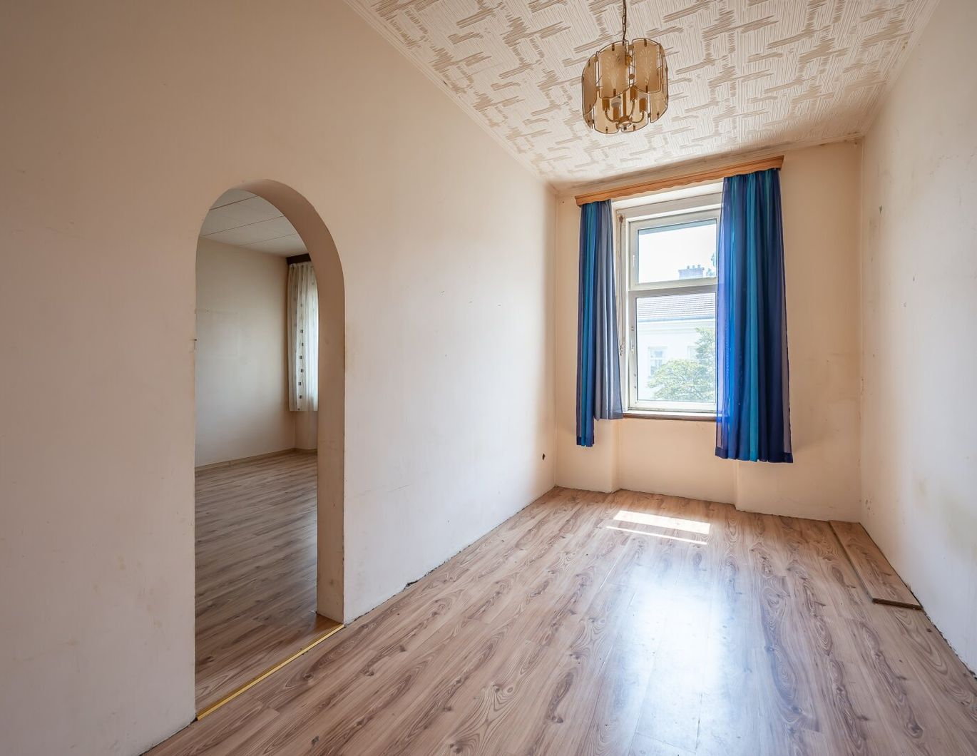 ++Q18++ sanierungsbedürftige 2-Zimmer Altbauwohnung mit viel Potenzial