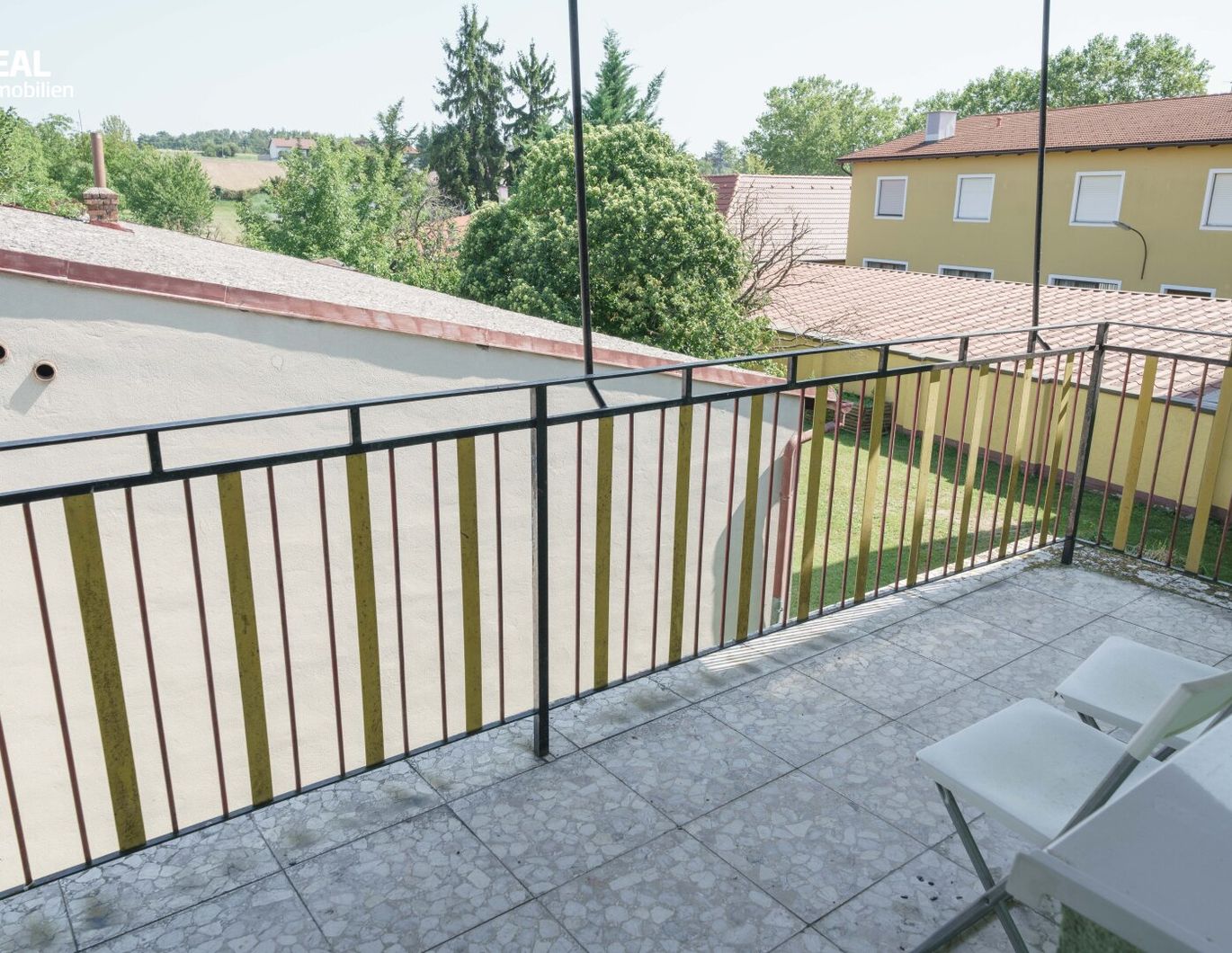 3 Wohneinheiten und ein Geschäftslokal mit vielen Lagerräumen auf 4.499m² Grund im Bauland Mischgebiet!