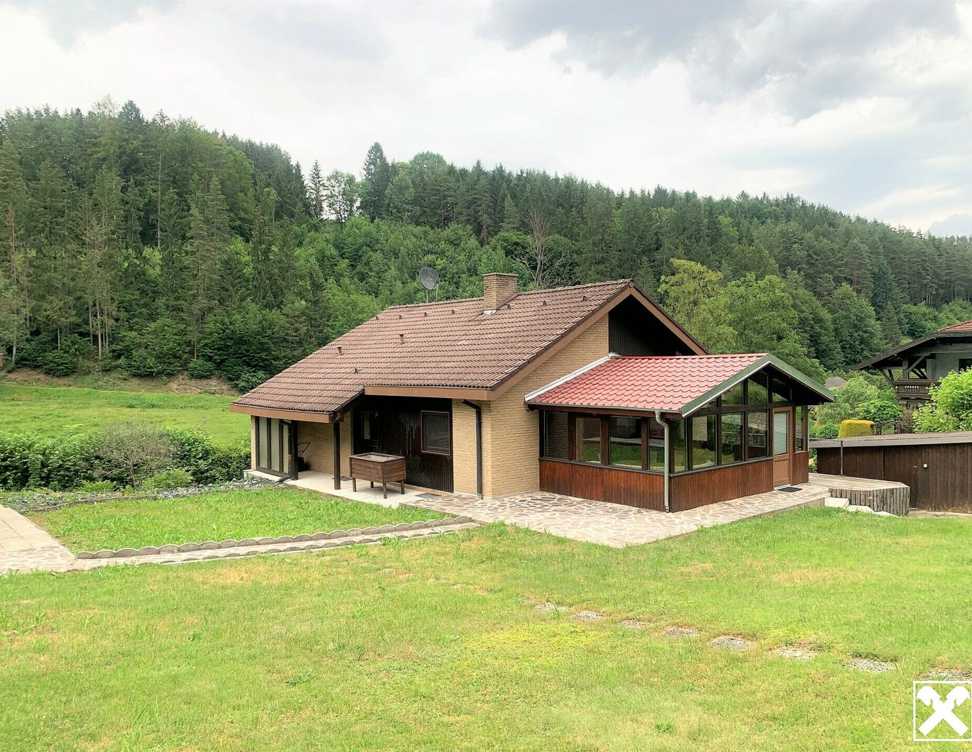 Haben Sie genug von der Stadt? Wohnen, wo die Ruhe zuhause ist - idyllischen Einfamilienhaus am Waldrand!