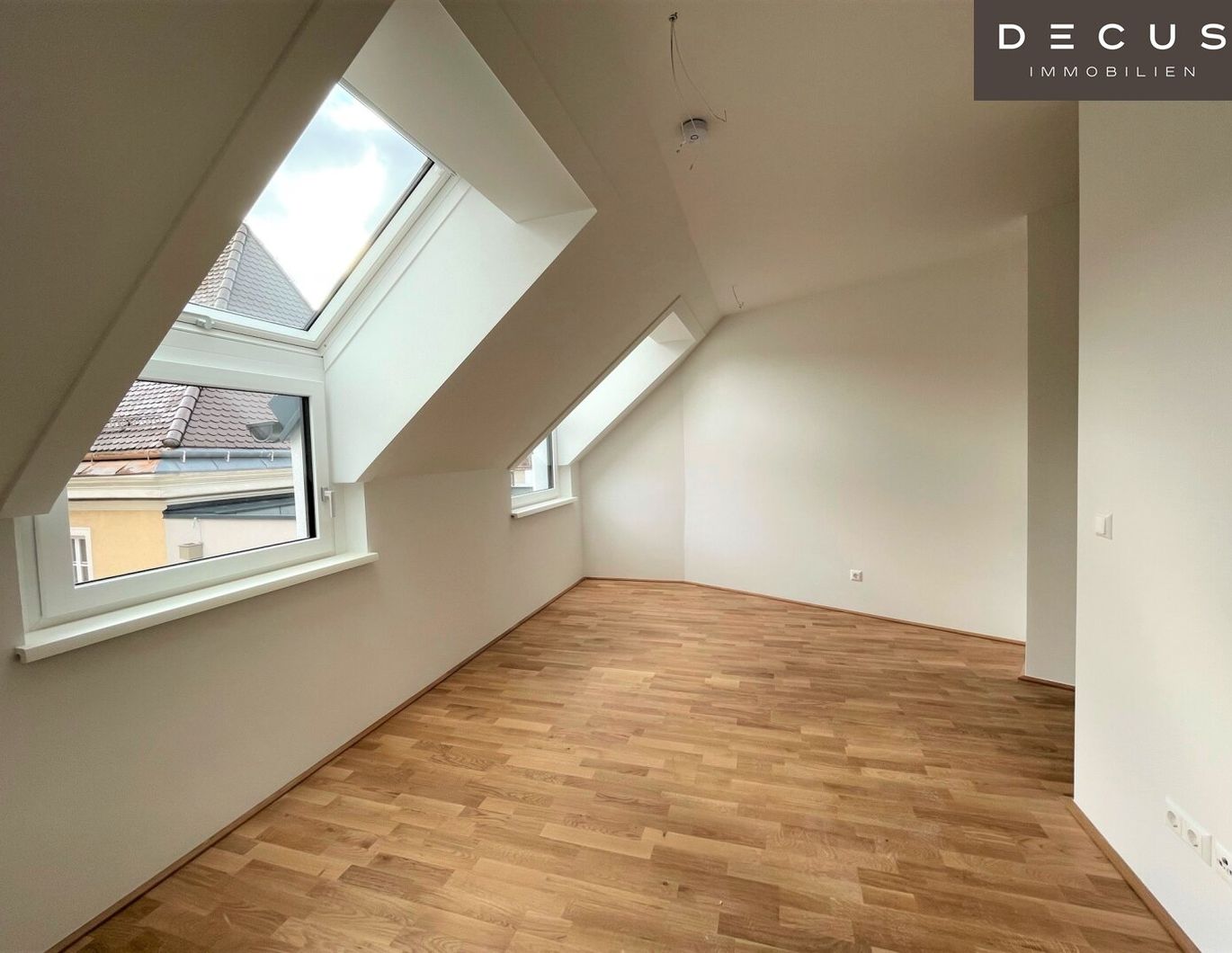 DACHGESCHOSSWOHNUNG | 2-ZIMMER | OSTLAGE | AB MÄRZ VERFÜGBAR | KARMELITERHOF