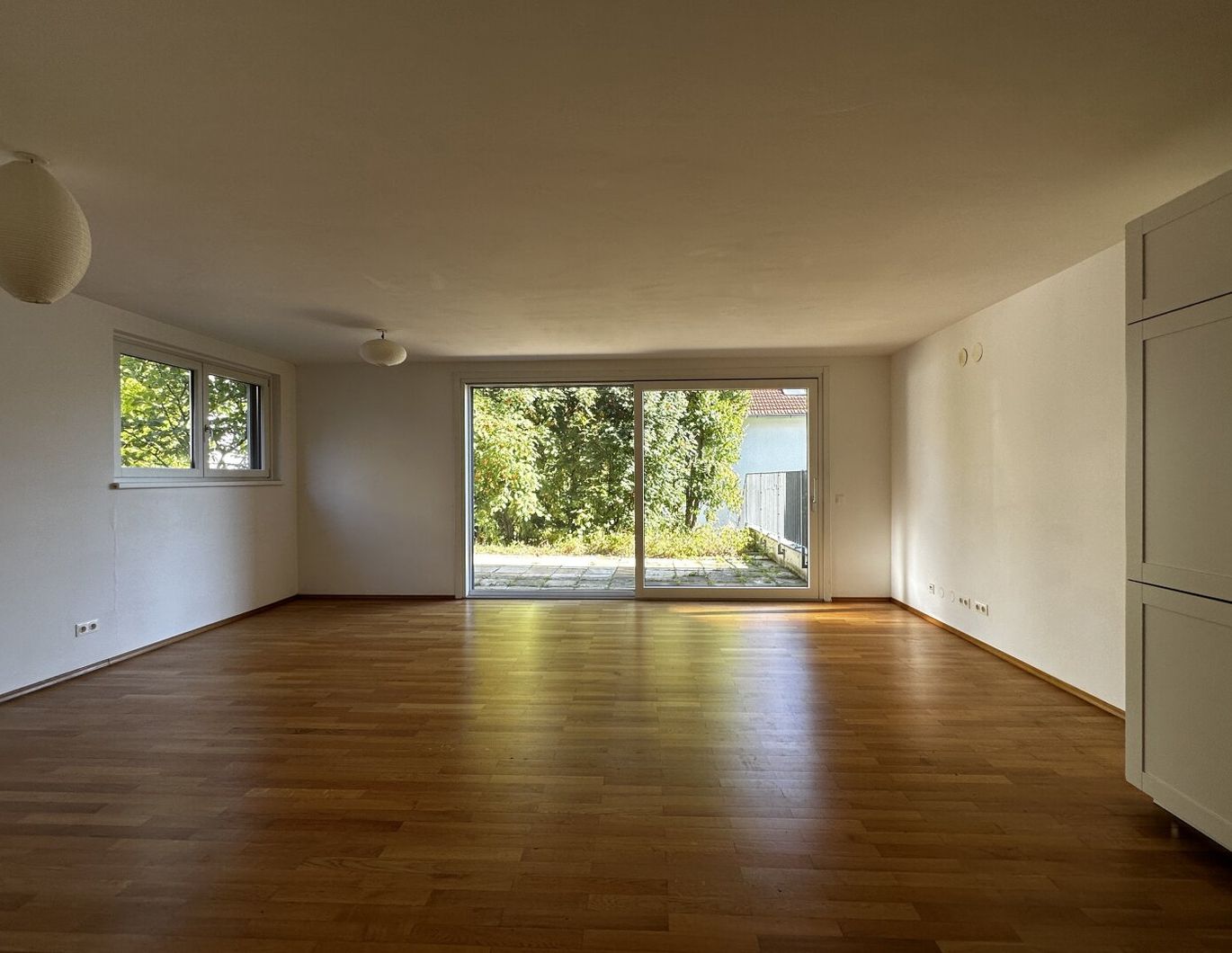 Schöne Gartenwohnung nähe Schloss Wilhelminenberg mit zwei Tiefgaragenstellplätzen