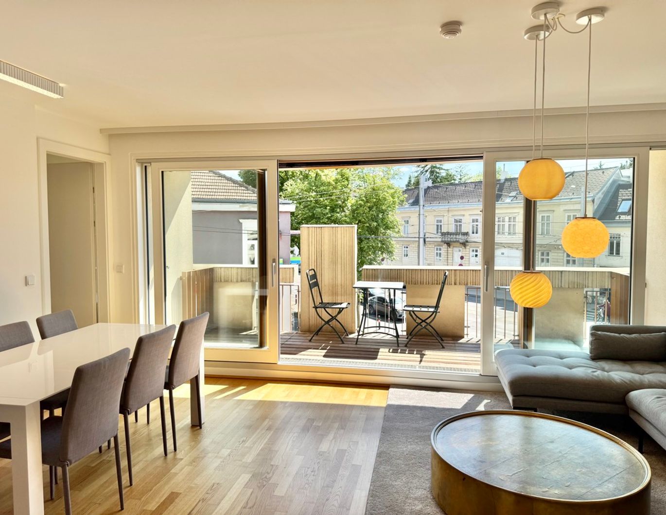 Möbliert! Das Herzstück - von der Sonne geküsst! Große 2 Zimmerwohnung nur JETZT!