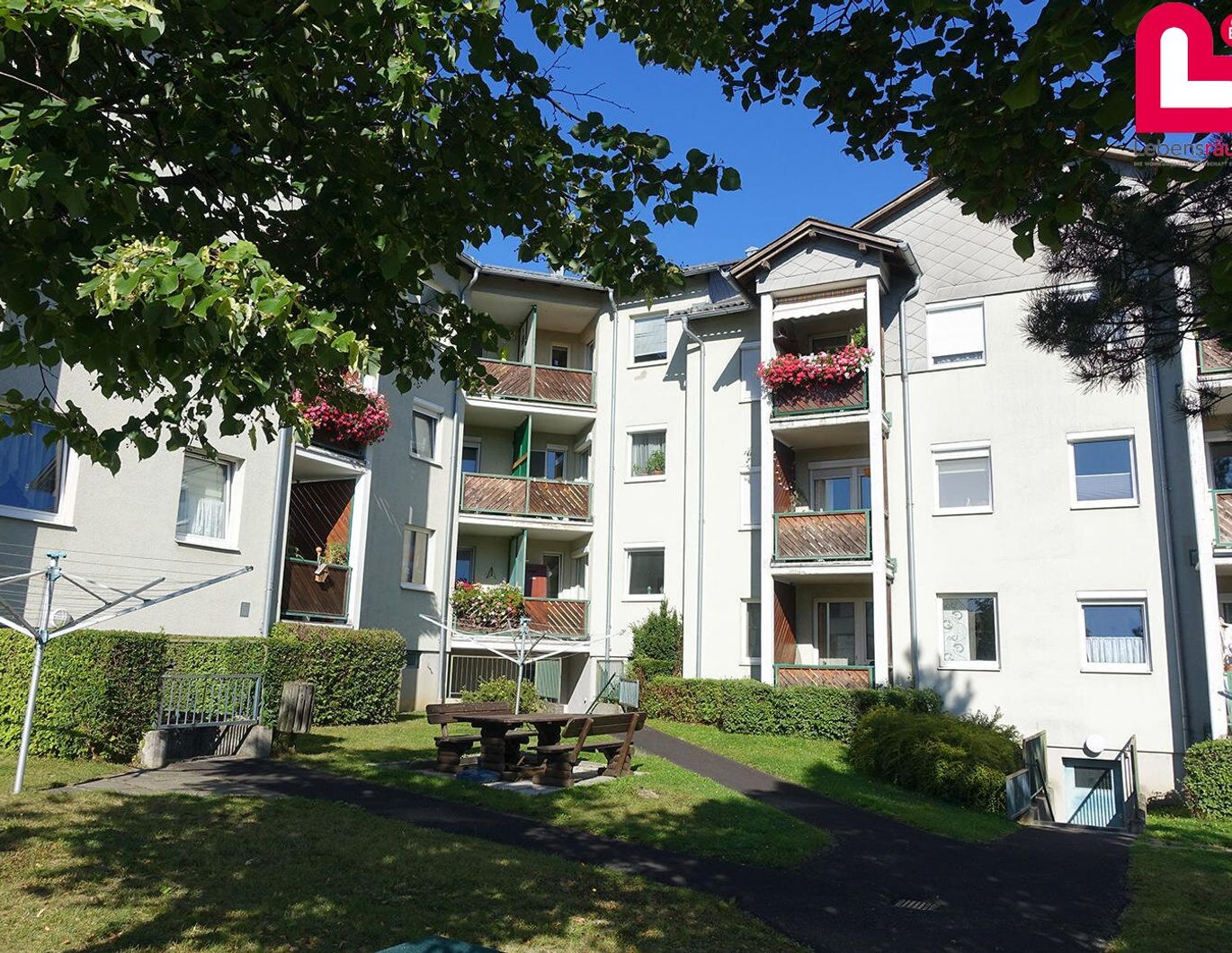 Gut geschnittene 3 Zimmer Wohnung mit Loggia