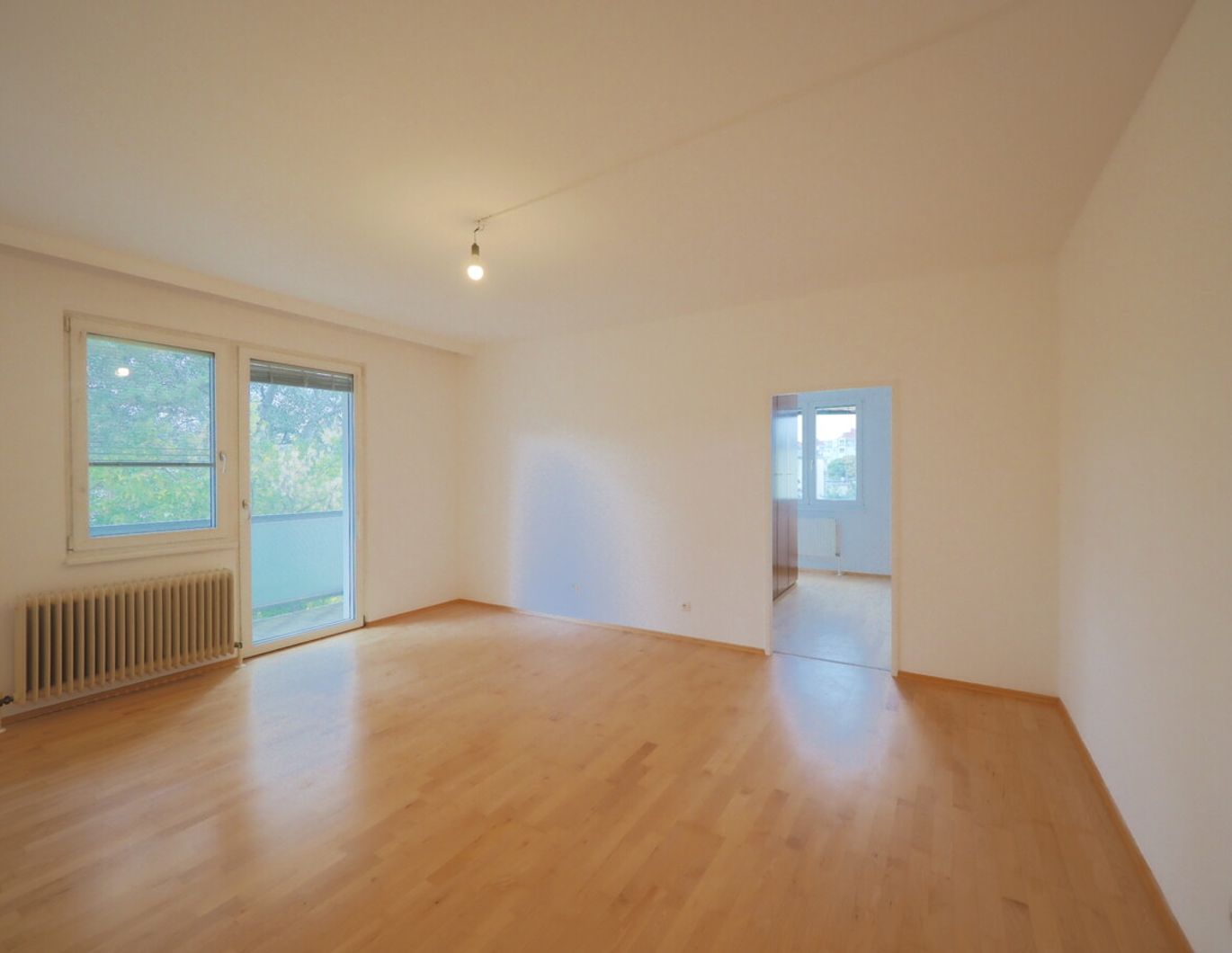 Ideal für Eigennutzer und Anleger: Klar geschnittene Wohnung mit Loggia & Stellplatz in Wr. Neudorf