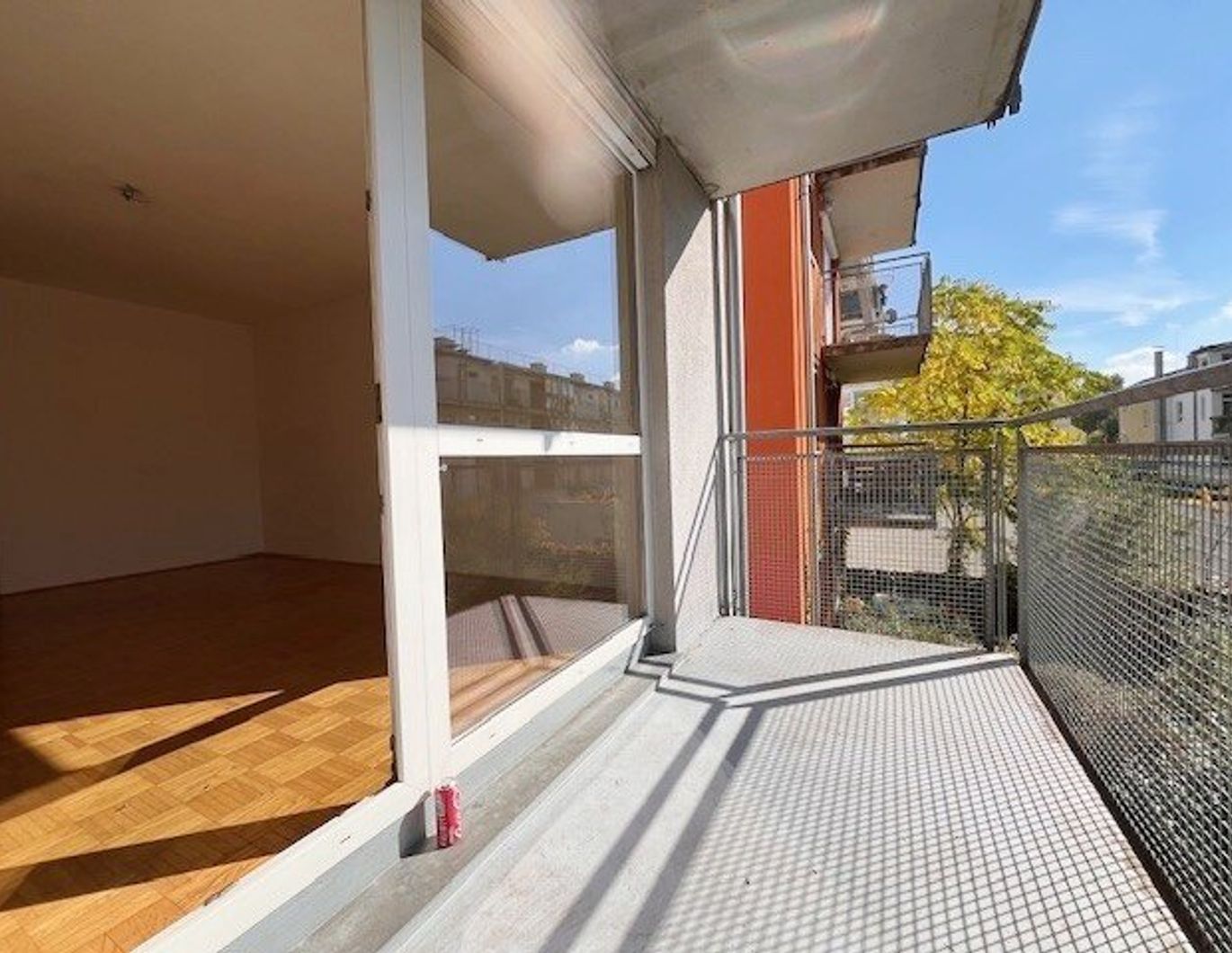 SINGLEWOHNUNG MIT BALKON UND TG