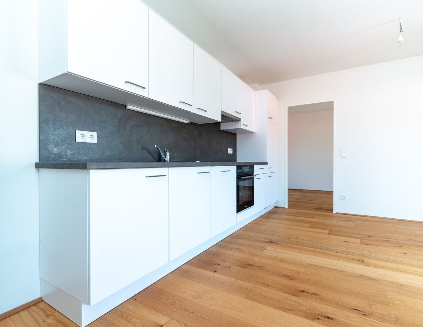 NEUWERTIGE 2-ZIMMER-WOHNUNG MIT BALKON
