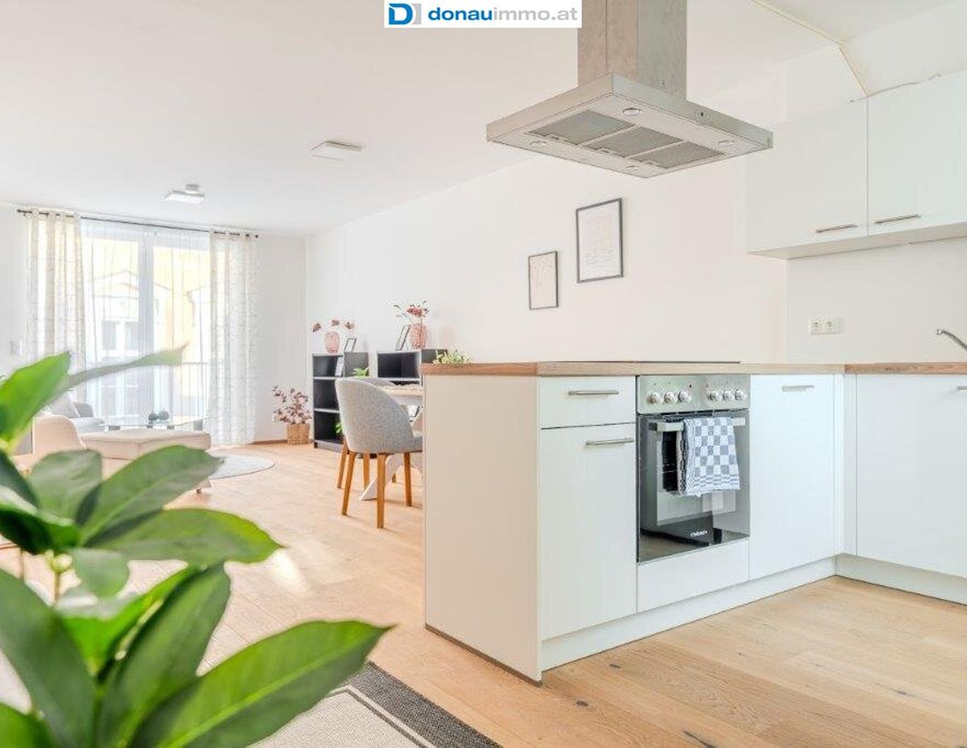 Traumhafte komplett neue 2 Zimmer-Wohnung in zentraler Lage in Krems - großer Balkon mit Ost-, Süd- und Westblick NB Top 6