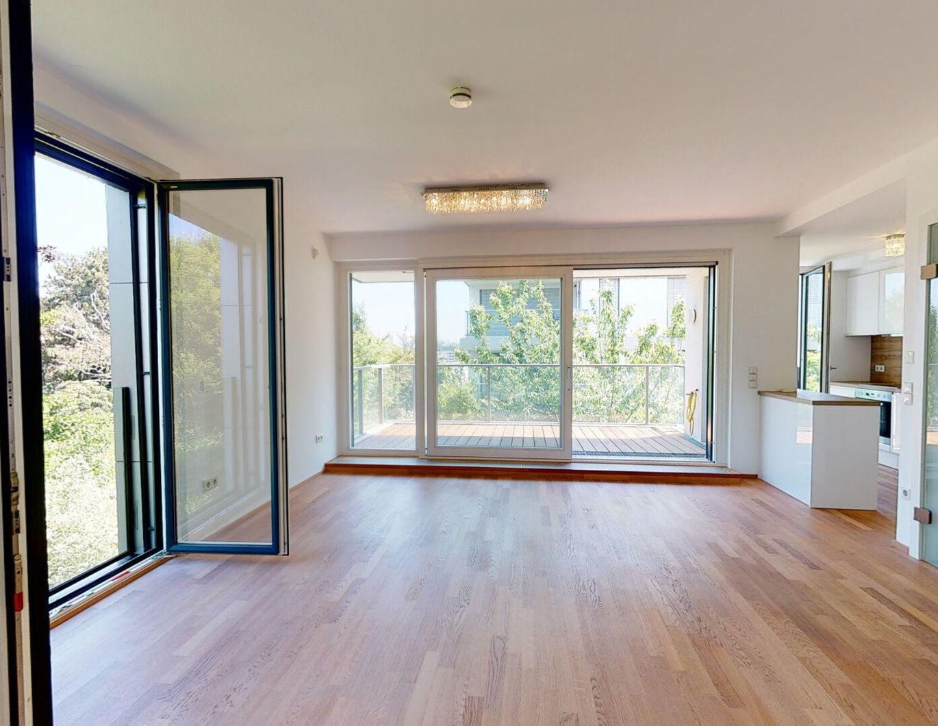 Helle Terrassenwohnung inklusive Pool, Weinkeller, Fitness- und Wellnessbereich