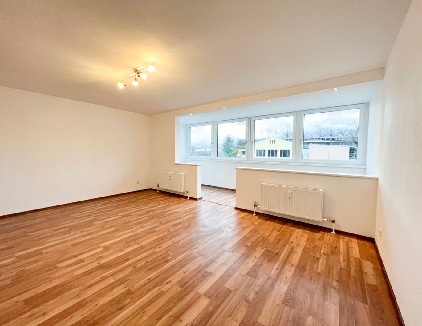 GARÇONNIÈRE ALTSTADTNÄHE  JOSEFIAU ANFRAGEN BITTE NUR PER MAIL