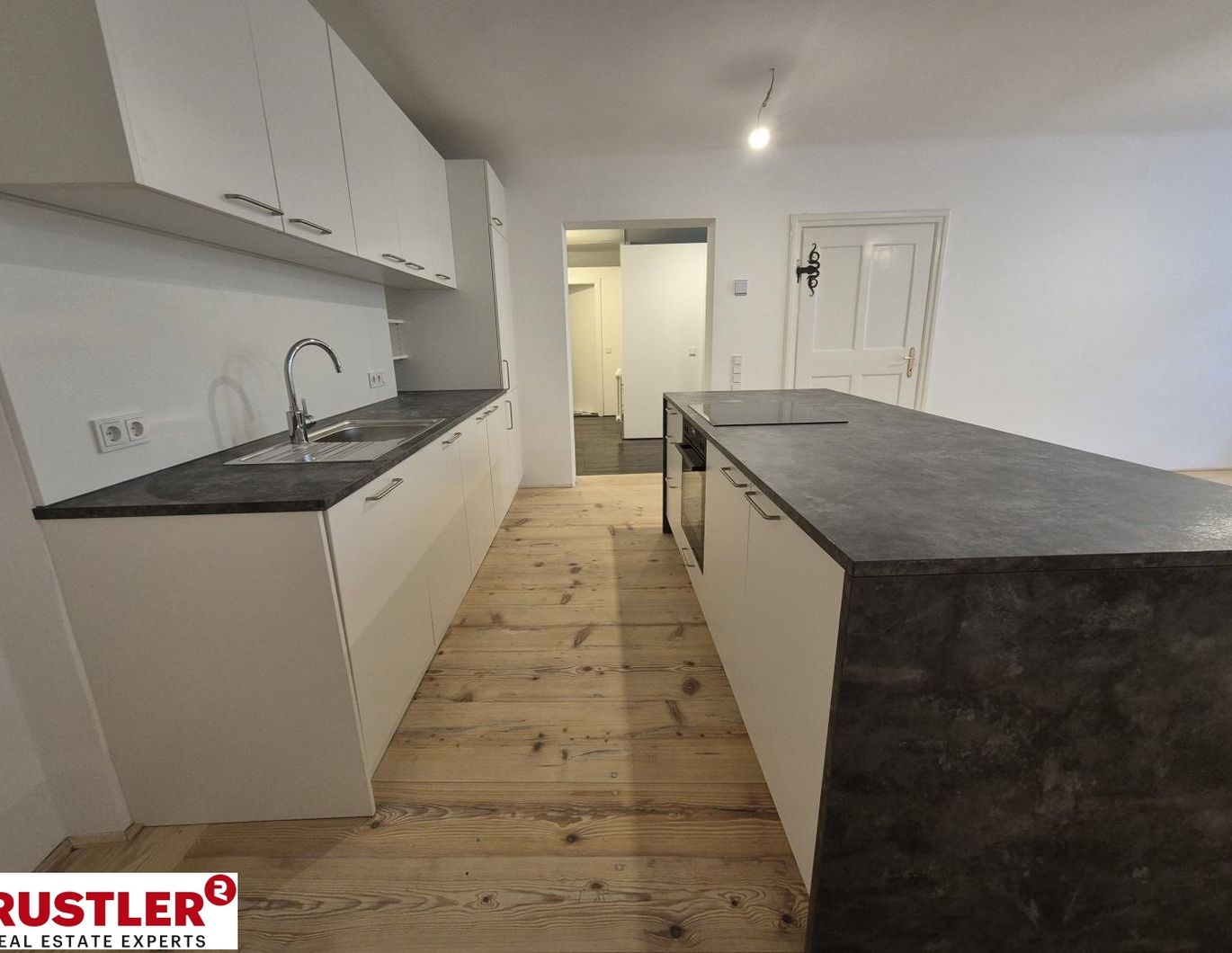 HERRLICHE 3-RAUM-ALTSTADTWOHNUNG