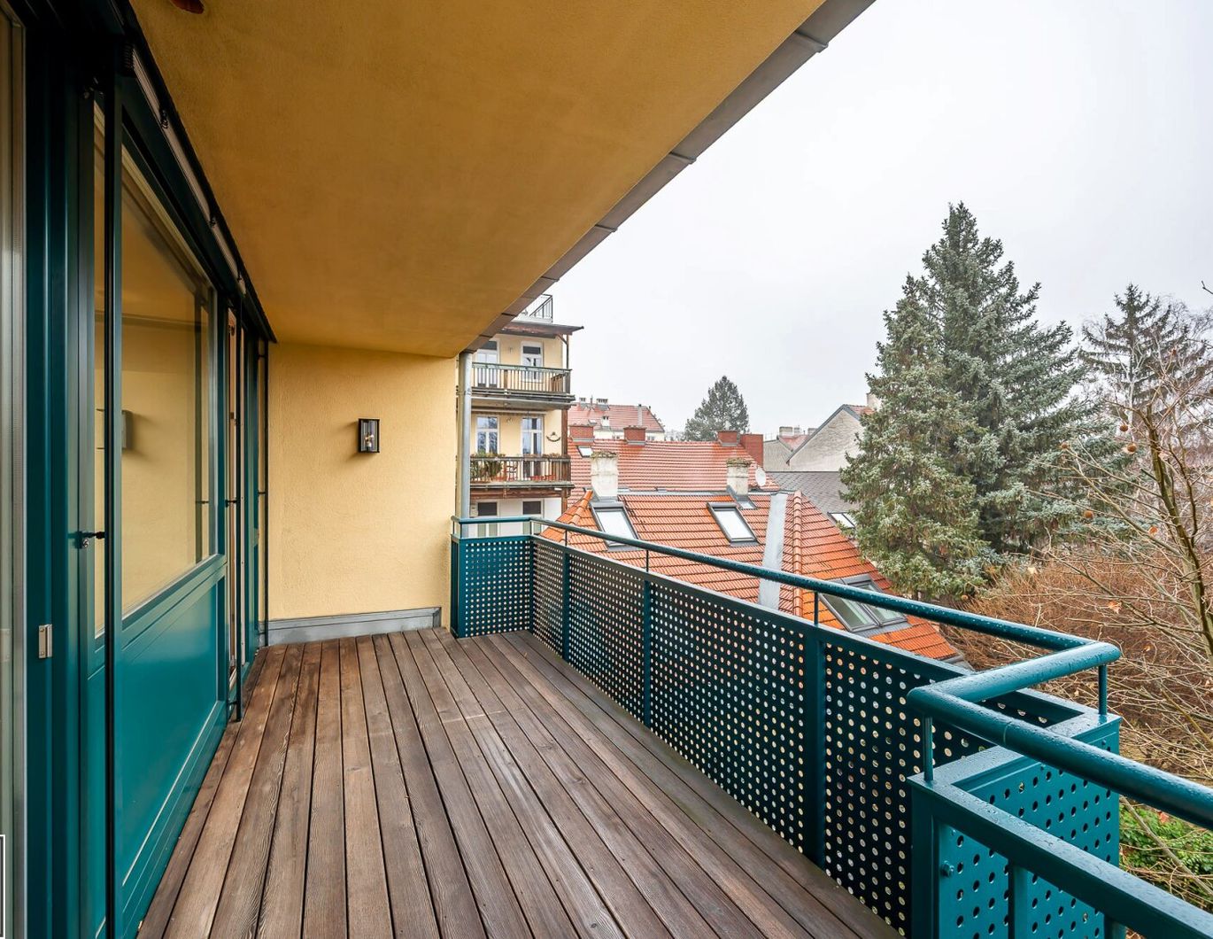 Schöne 3 Zimmer Wohnung mit separater Küche & Esszimmer & Balkon in sehr gutem Zustand - Grünblick - ab sofort - nahe Türkenschanzpark/Gersthof