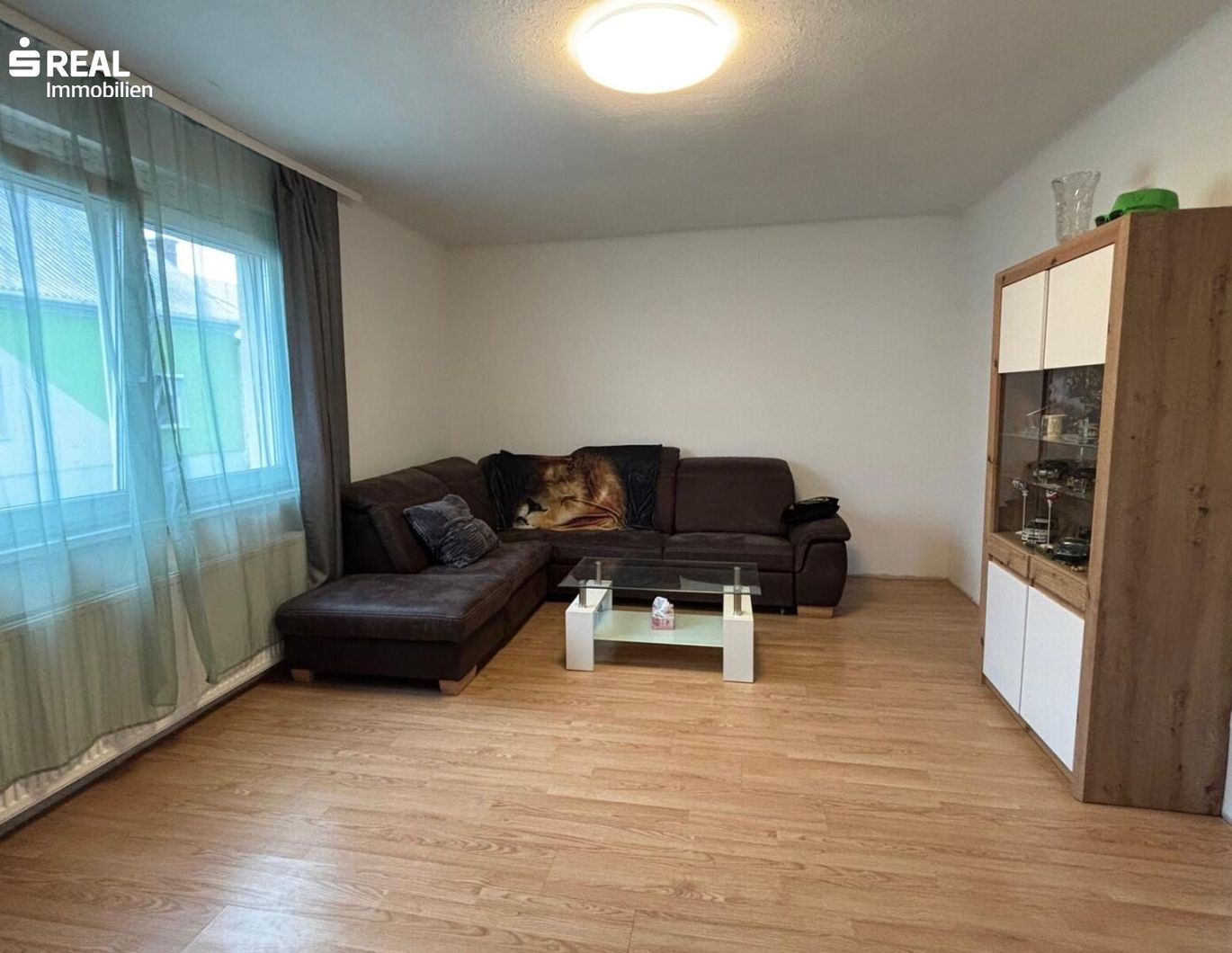 Einfamilienhaus mit Potenzial, Garagenplätzen und großen Nebengebäuden