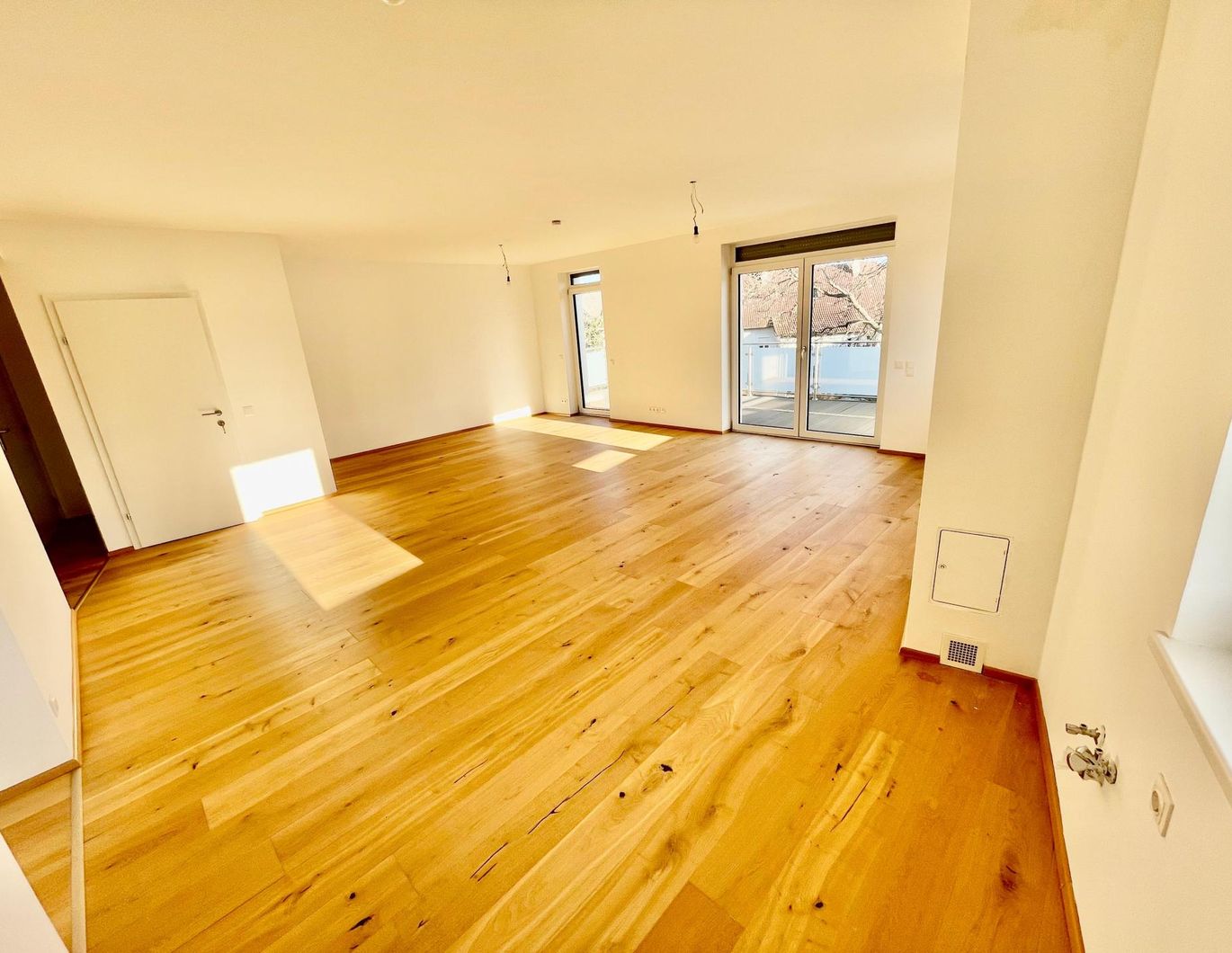 ERSTBEZUG! Platz für die Familie mit großzügiger Raumordnung und großer Dachterrasse