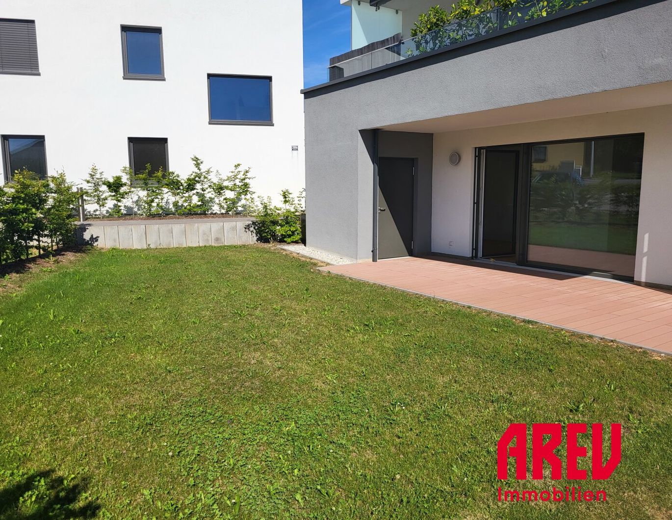 Sonnige 3-Zimmer-Neubauwohnung mit gemütlichen Eigengarten